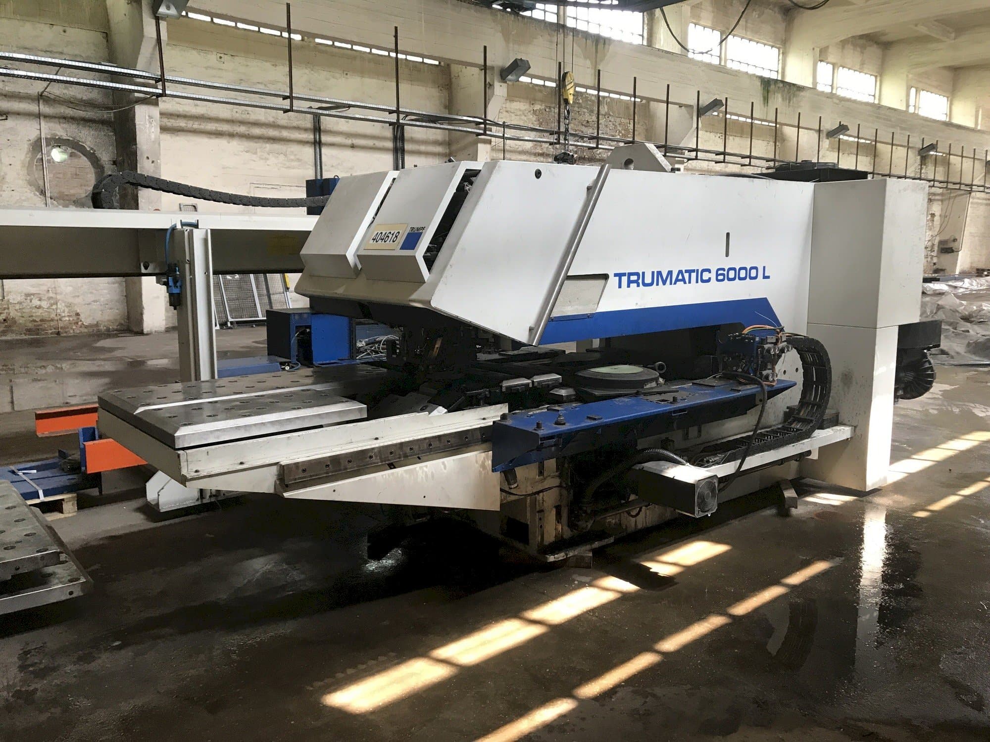Frontansicht der Trumpf TRUMATIC 6000 L (2002)  Maschine