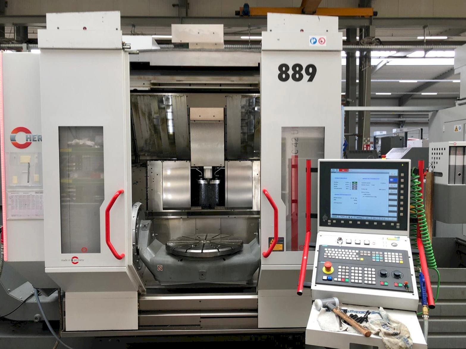 Frontansicht der HERMLE C42U MT  Maschine