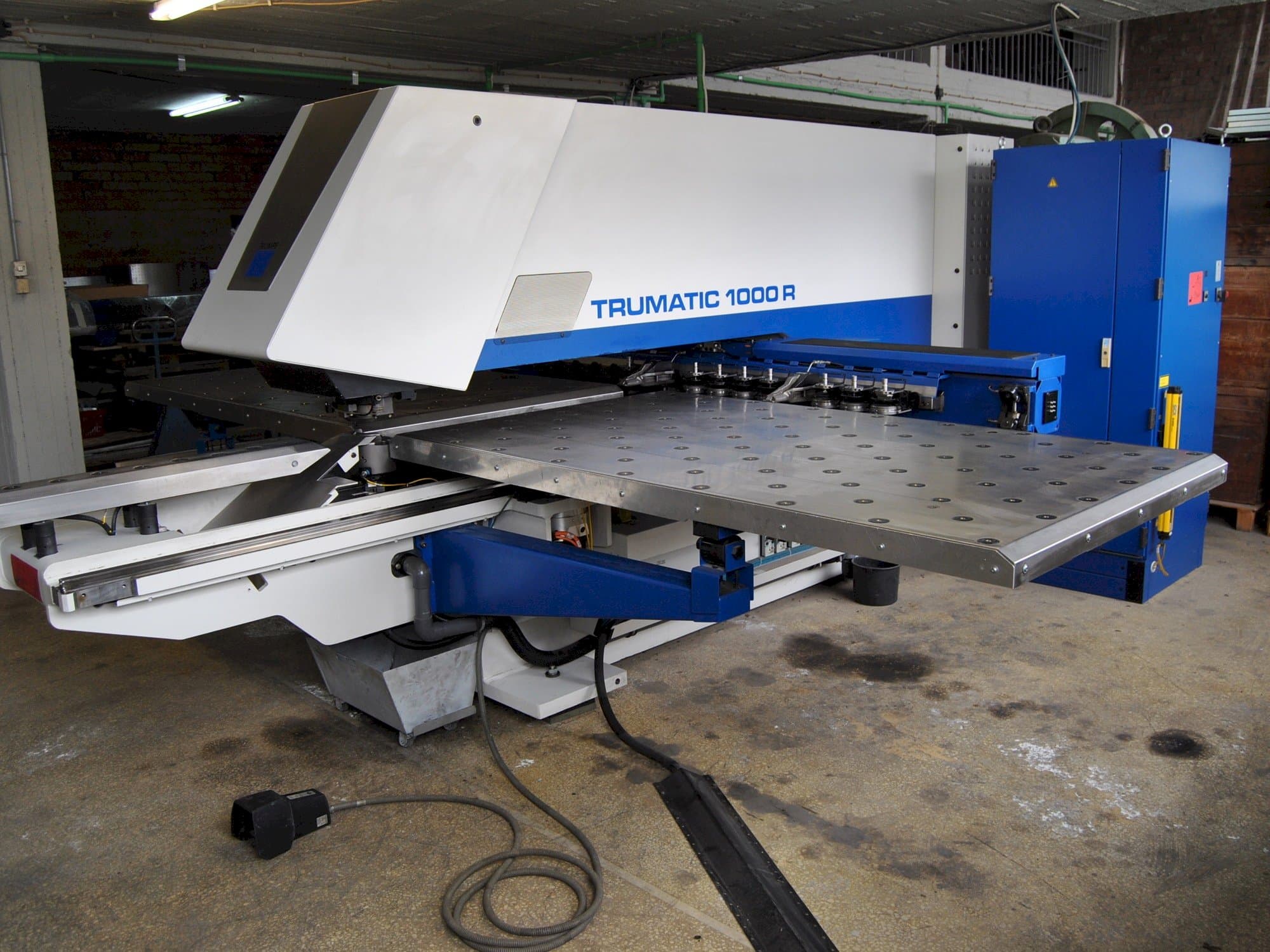 Frontansicht der Trumpf Trumatic 1000 R  Maschine