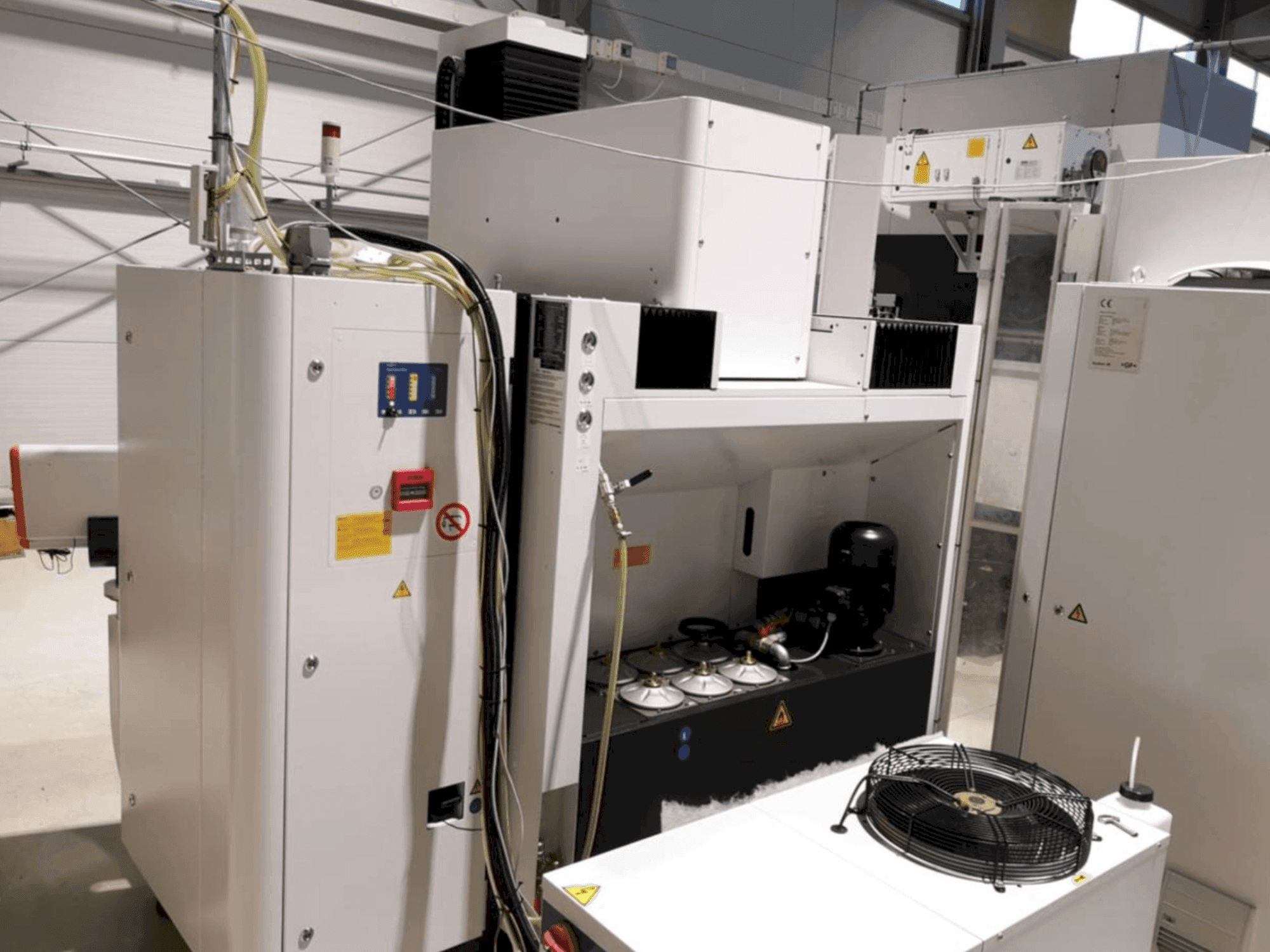 Frontansicht der AgieCharmilles FORM P 600  Maschine