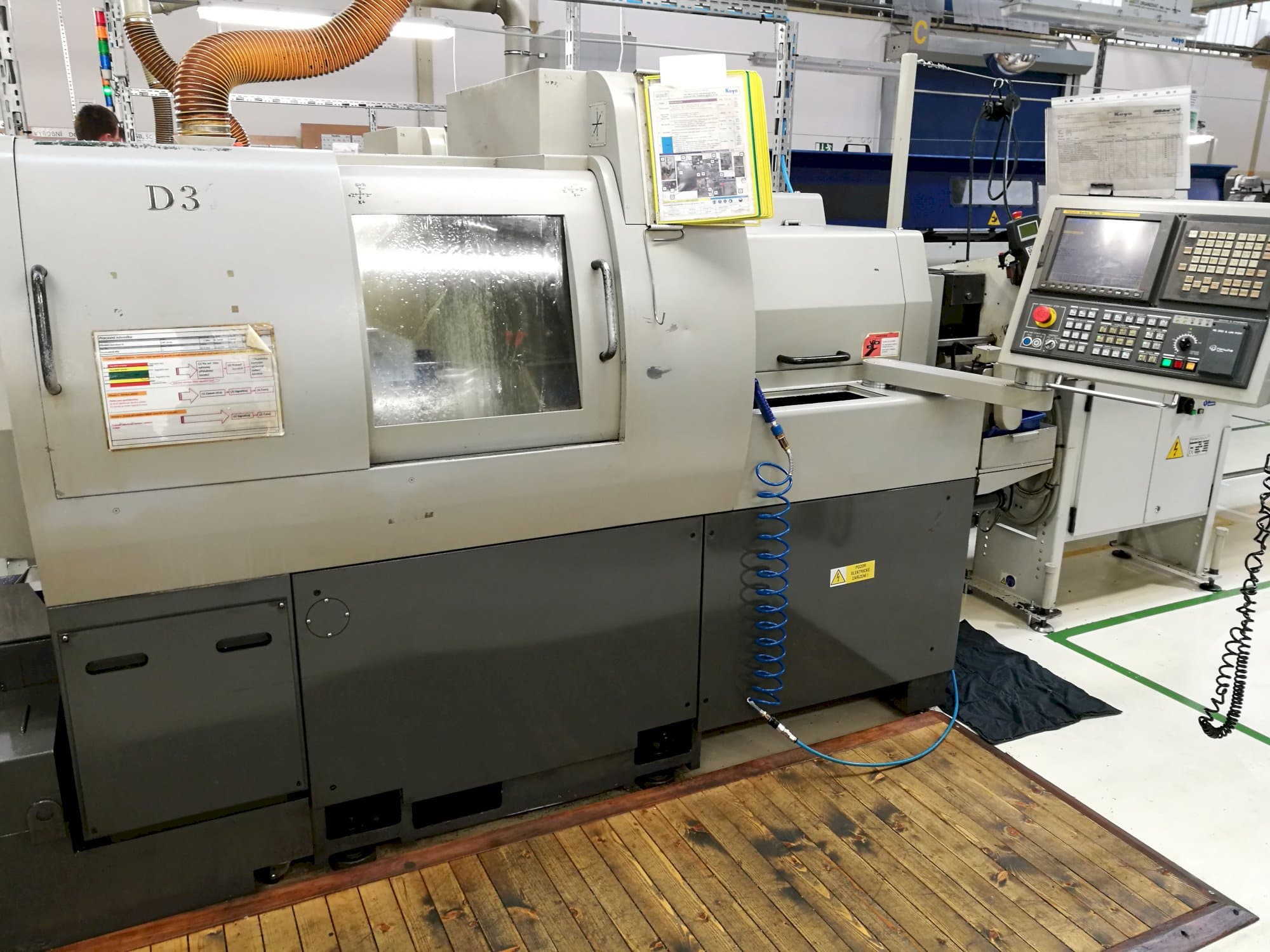 Frontansicht der Hanwha XD 38 N Maschine