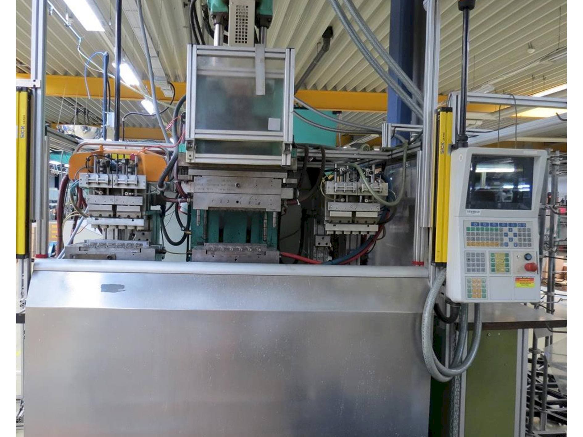 Frontansicht der Arburg Allrounder CENTEX 270 C 400-100  Maschine