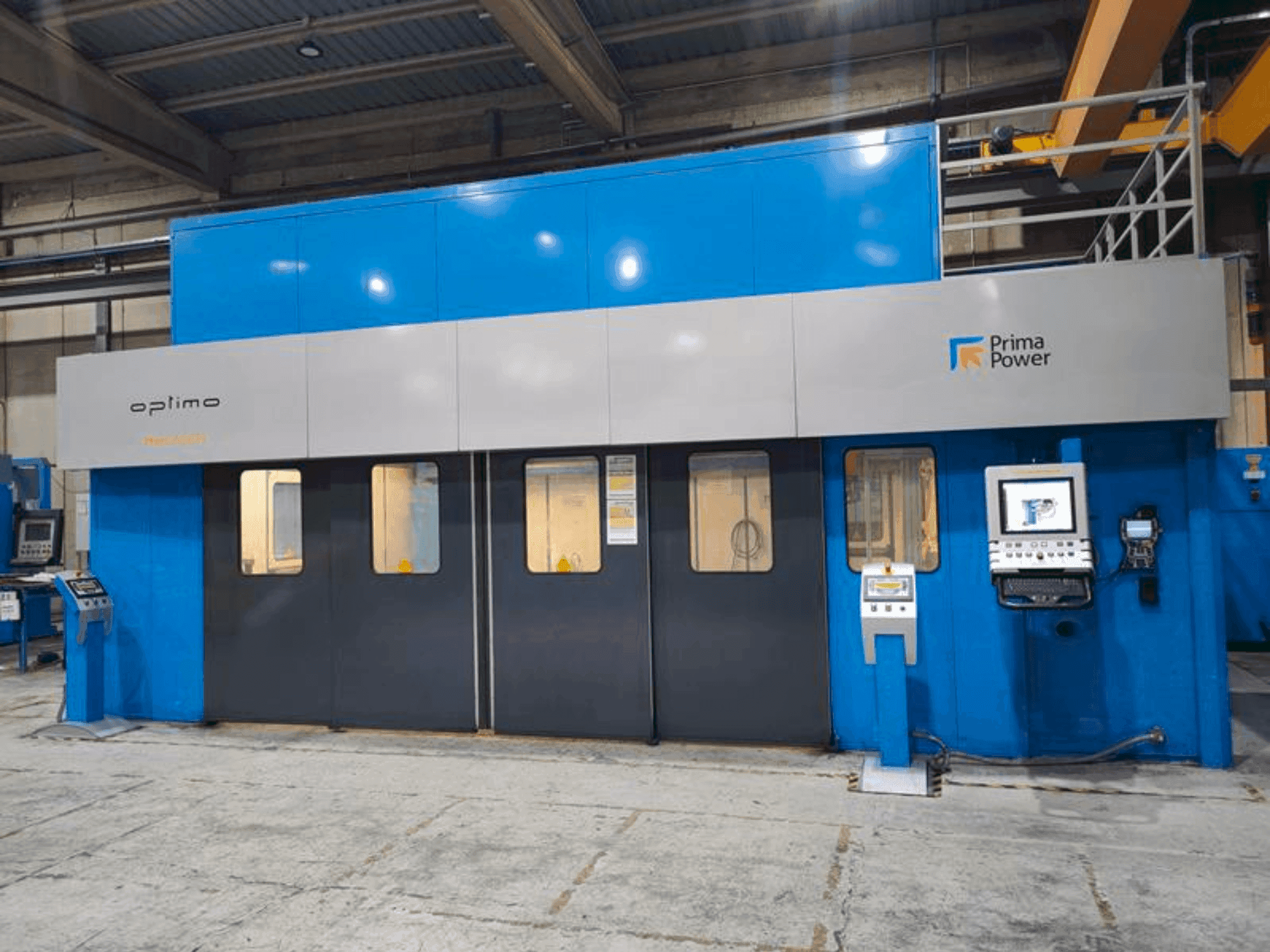 Frontansicht der Prima Power Optimo TheLASER  Maschine