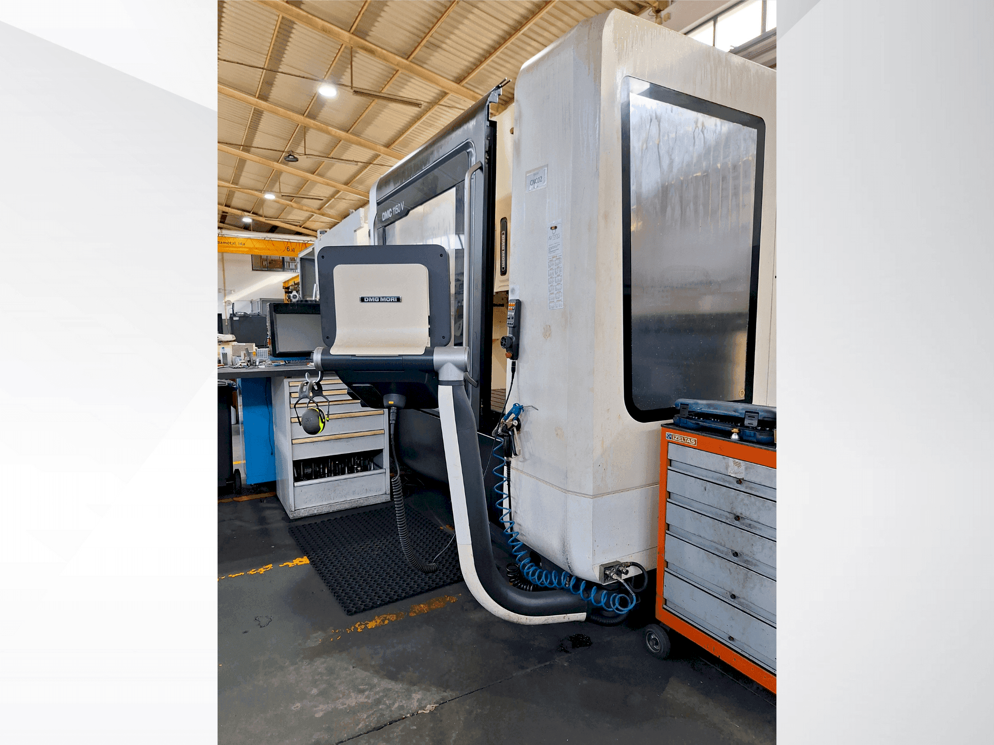 Frontansicht der DMG MORI DMC 1150 V  Maschine
