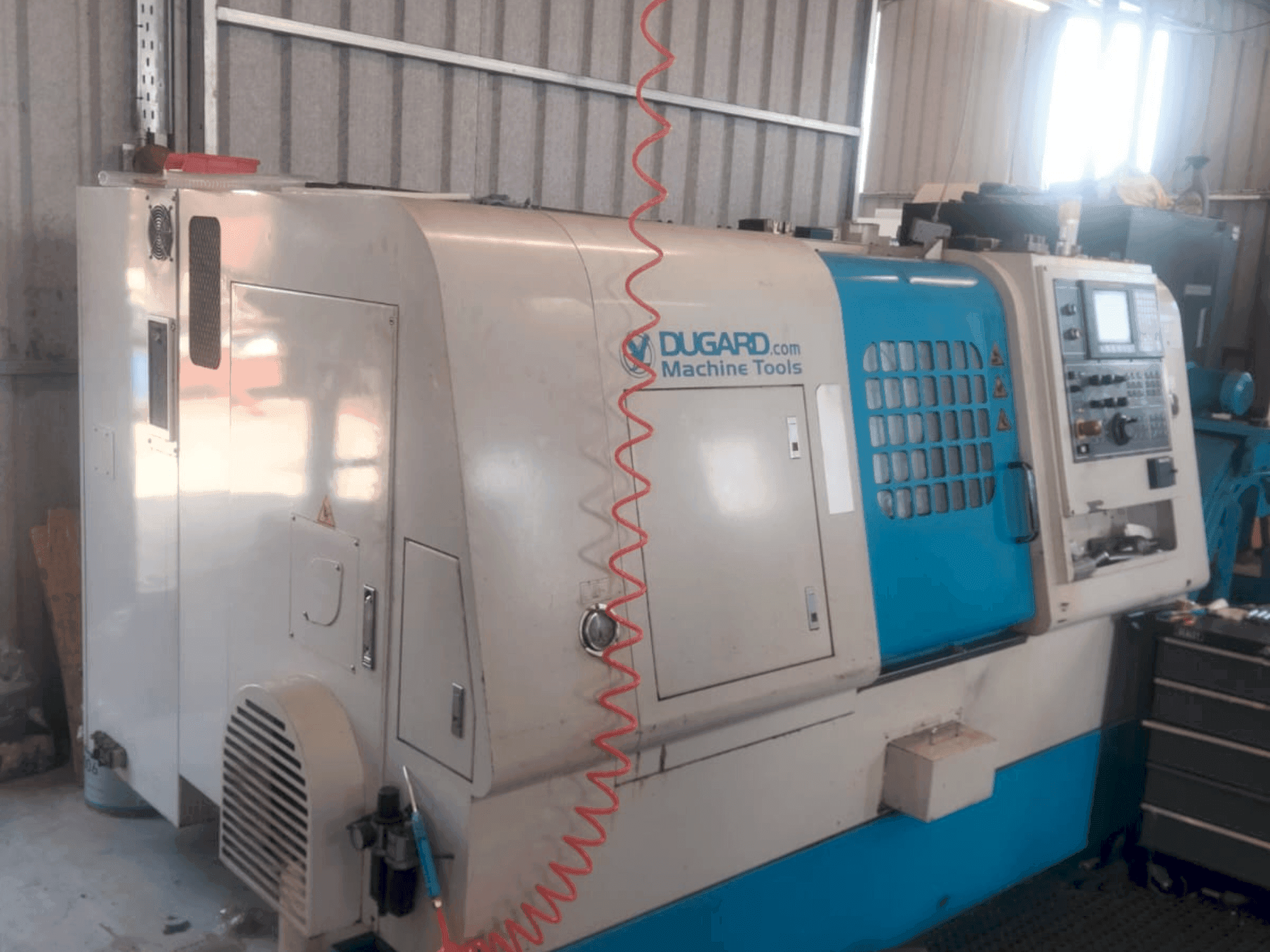 Frontansicht der Dugard									 Eagle 200  Maschine