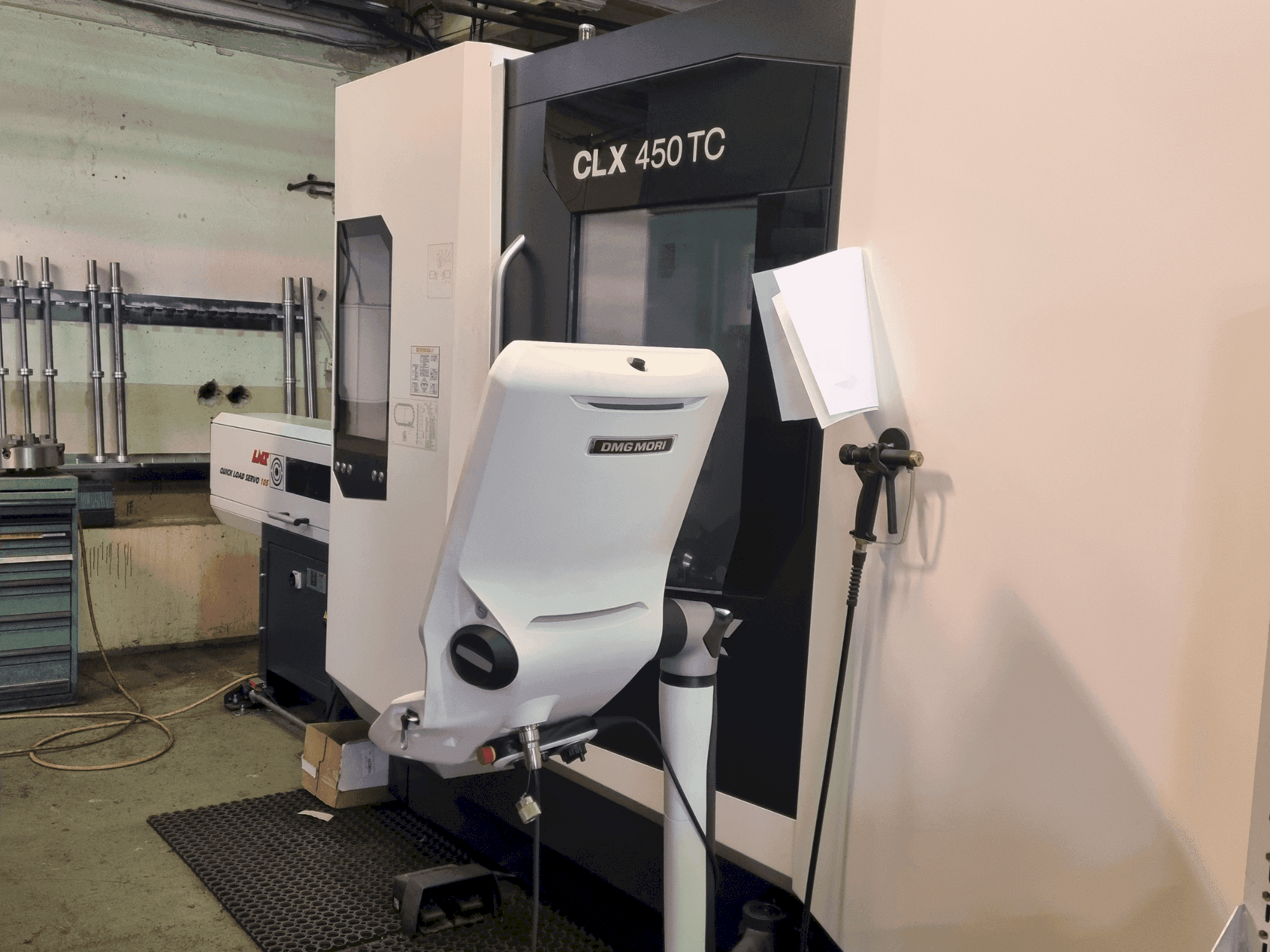 Frontansicht der DMG MORI CLX 450 TC  Maschine