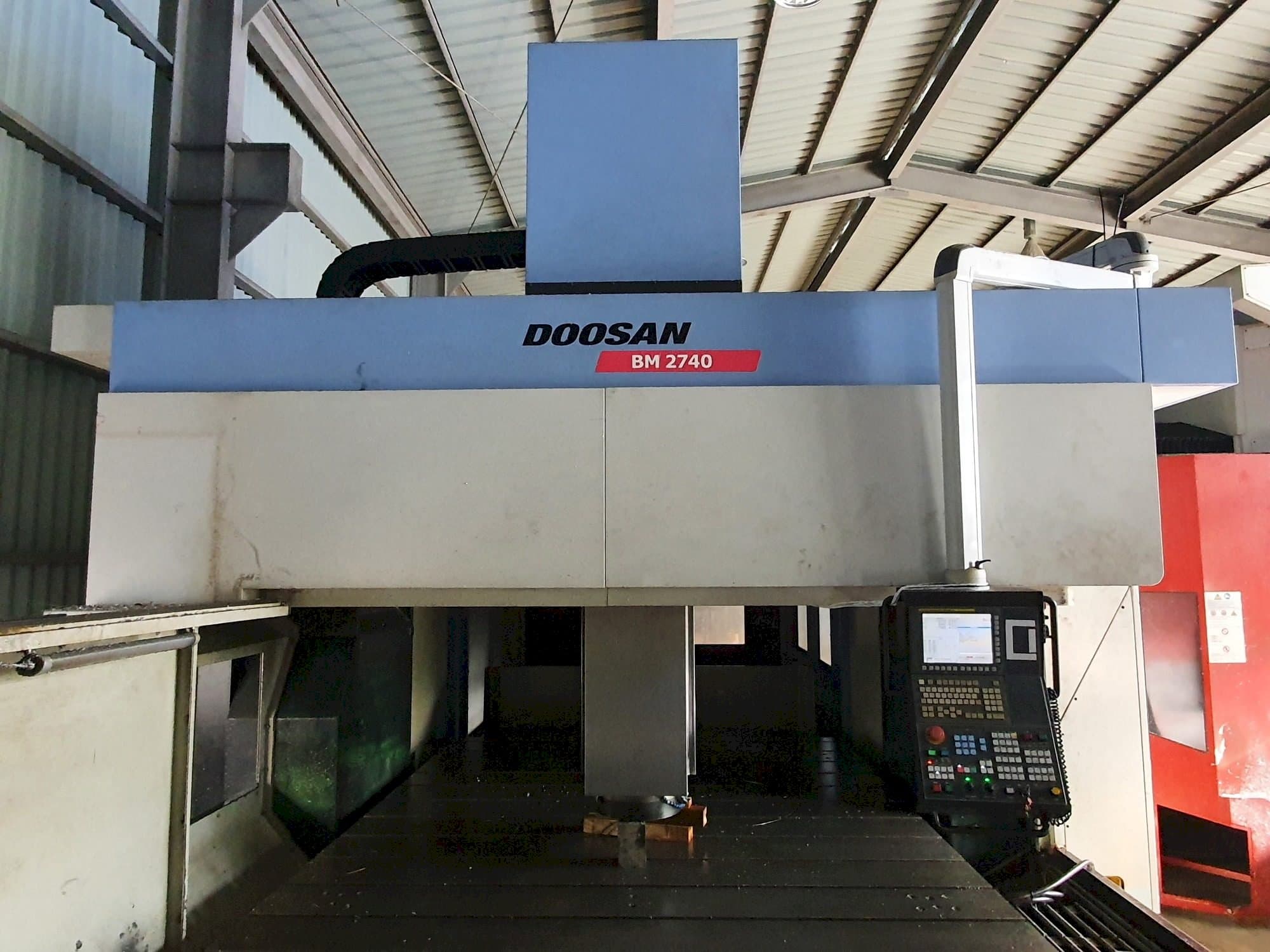 Frontansicht der Doosan BM2740  Maschine