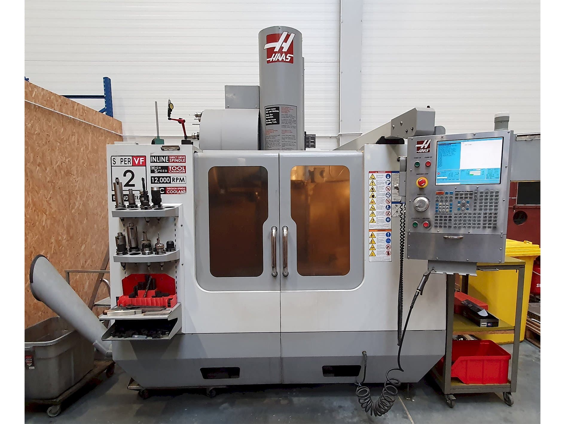 Frontansicht der HAAS VF2-SSYTHE  Maschine