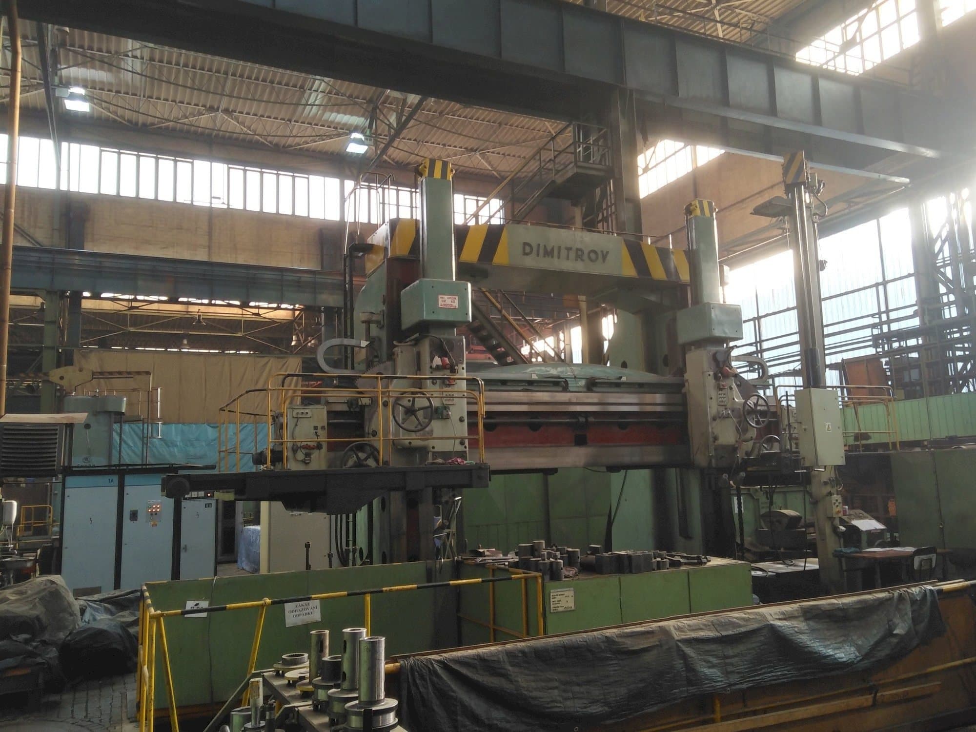 Linke Ansicht der Dimitrov 4000  Maschine