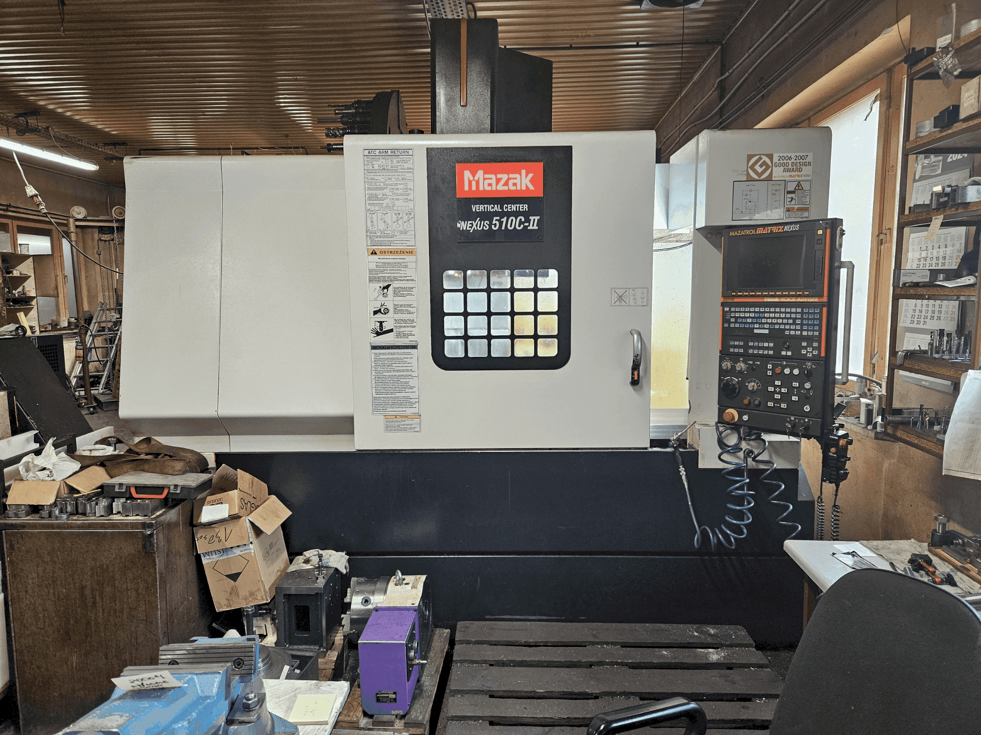 Frontansicht der Mazak NEXUS VCN 510C-II  Maschine