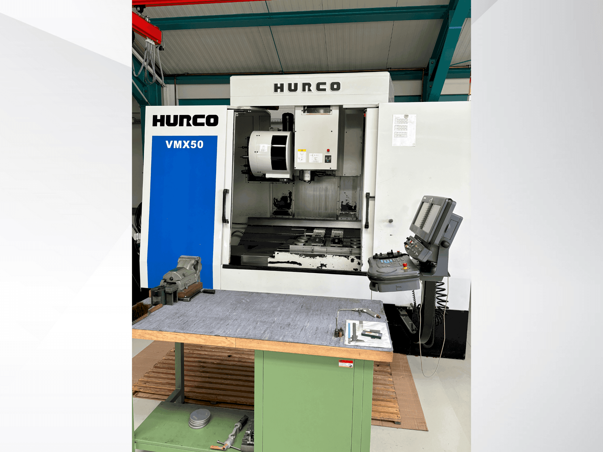 Frontansicht der Hurco VMX50  Maschine
