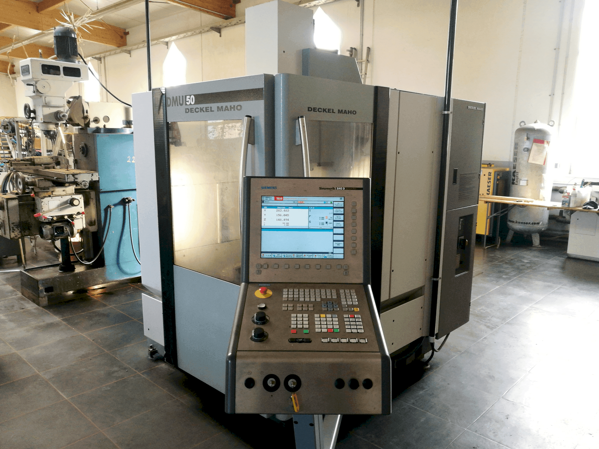 Frontansicht der DECKEL MAHO DMU 50  Maschine