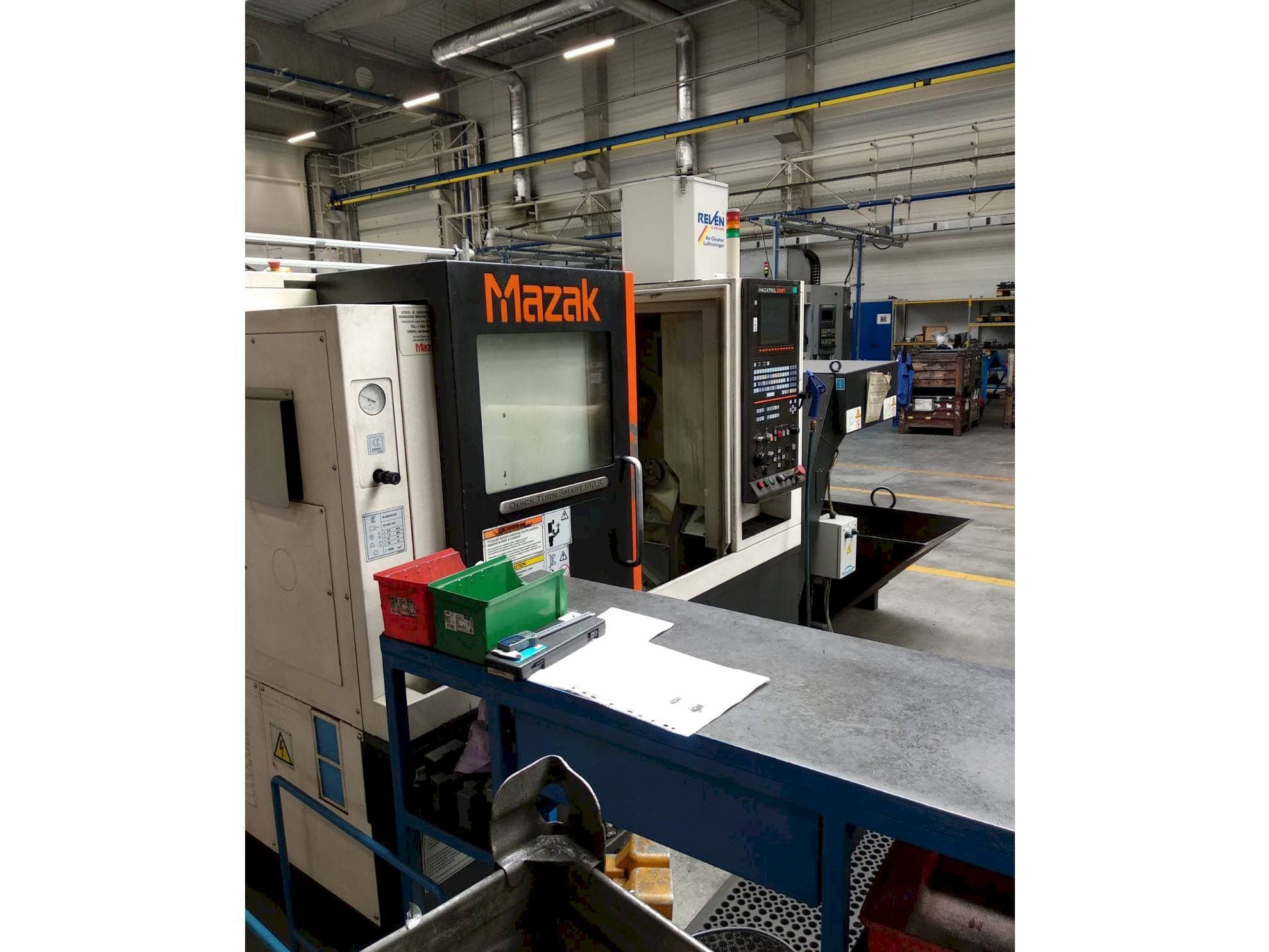 Frontansicht der Mazak Quick Turn Smart 100 S  Maschine