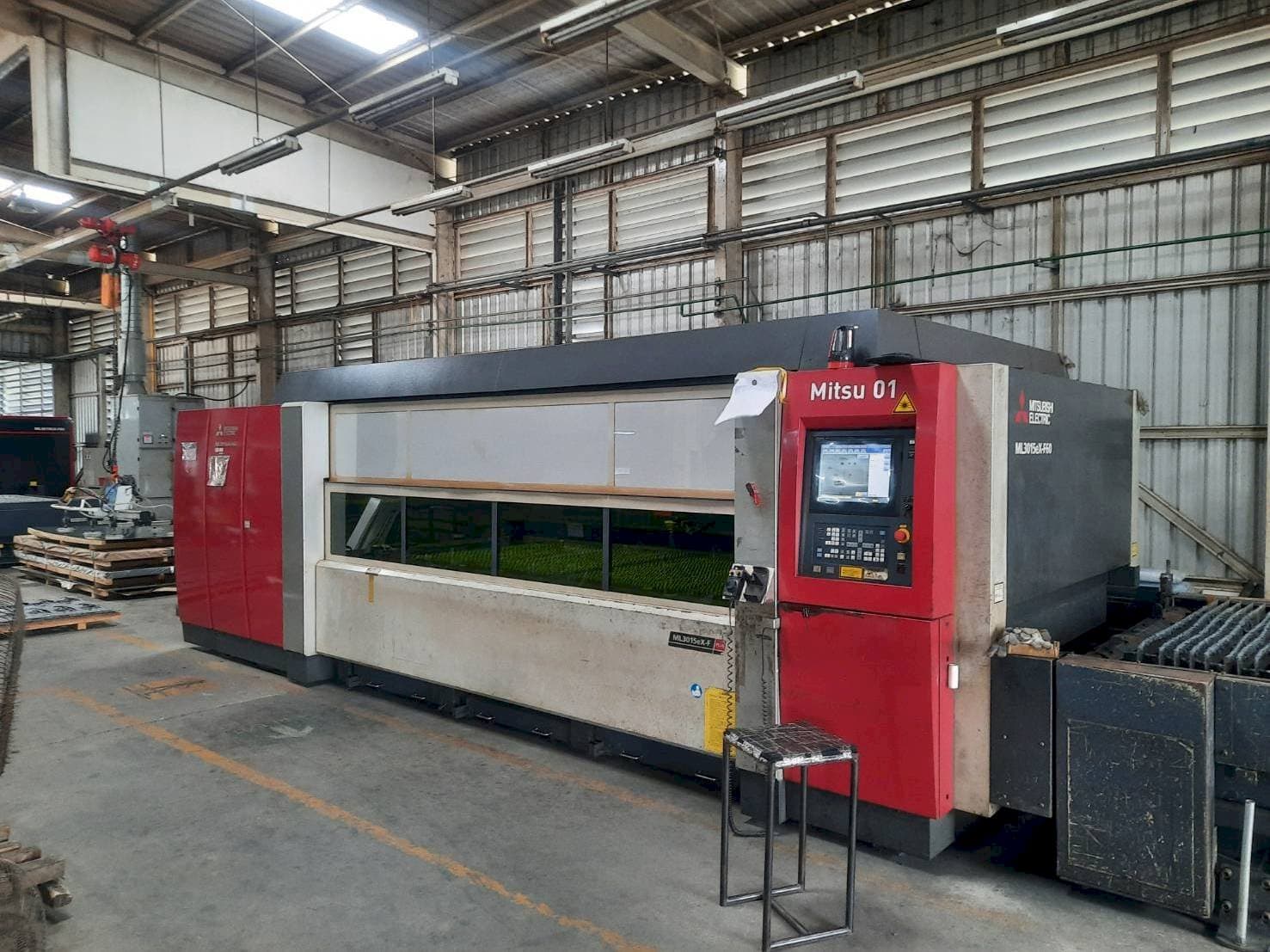 Frontansicht der Mitsubishi ML3015eX F60  Maschine