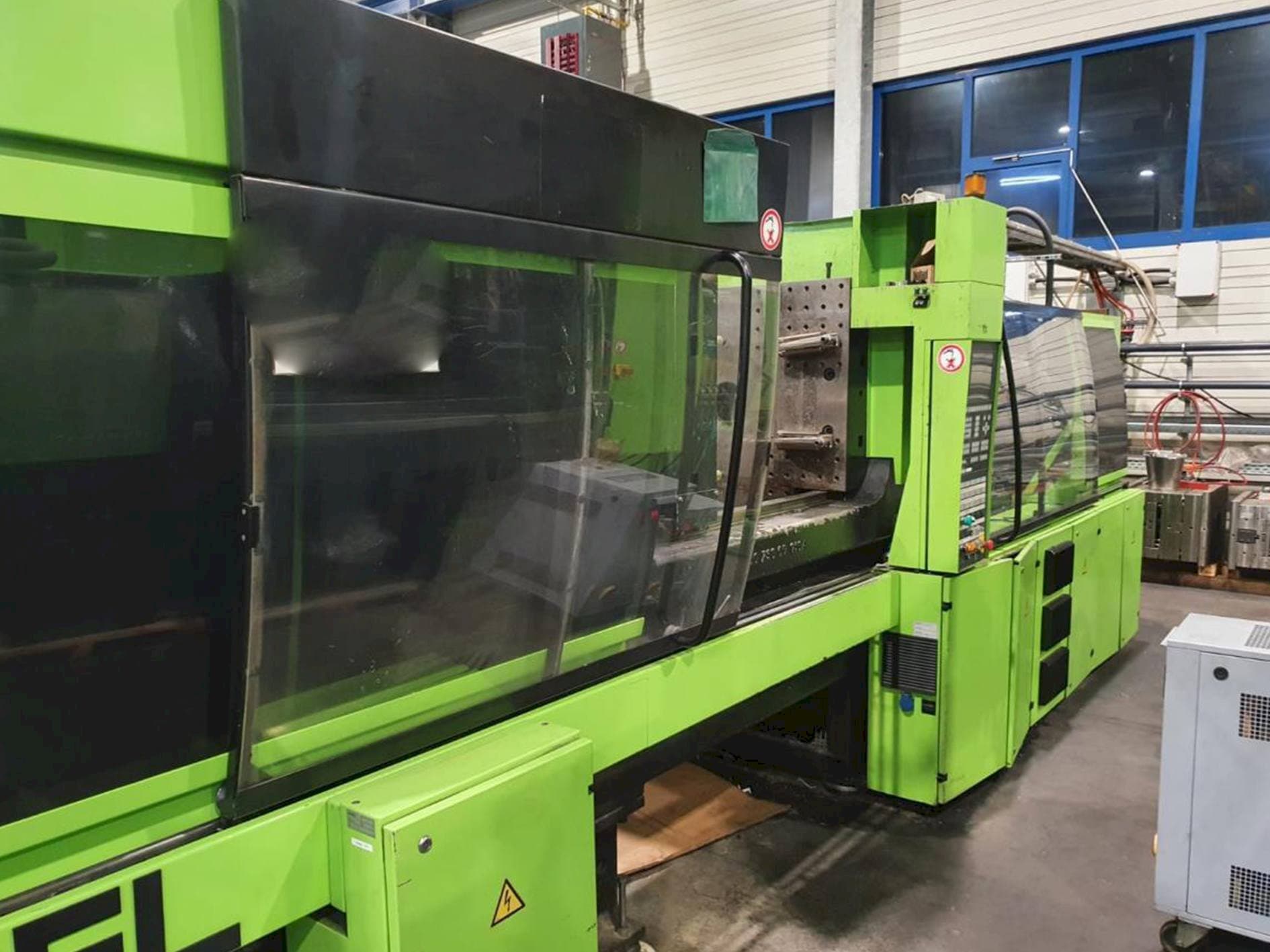 Frontansicht der ENGEL Es 1350/250 Hl Maschine