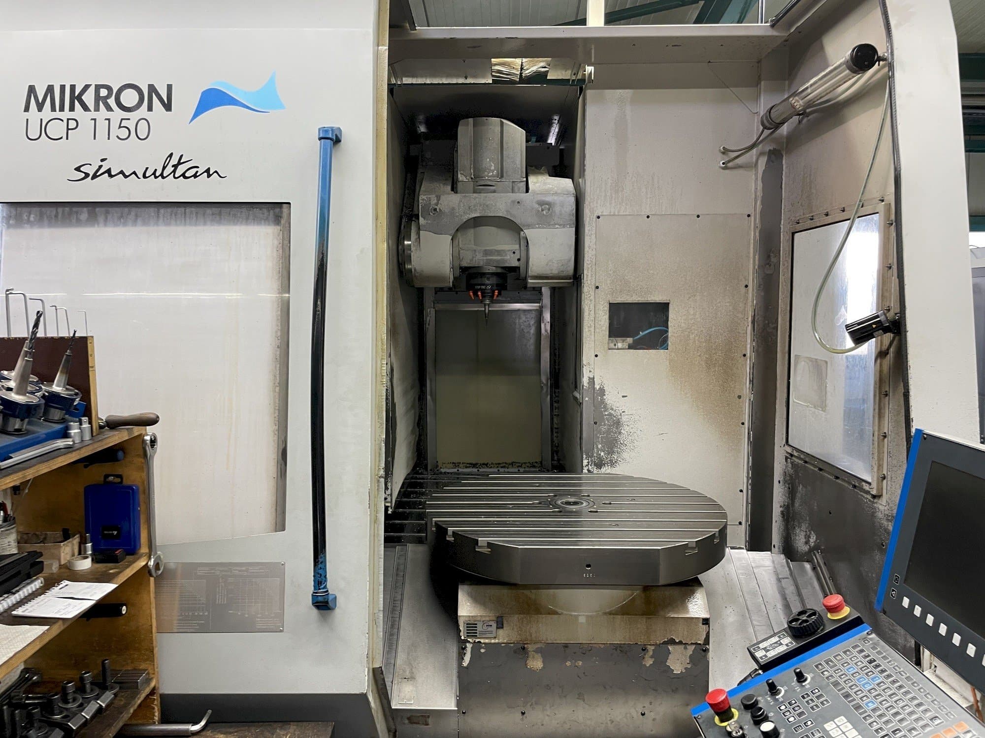 Frontansicht der MIKRON UCP 1150 SIMULTAN  Maschine