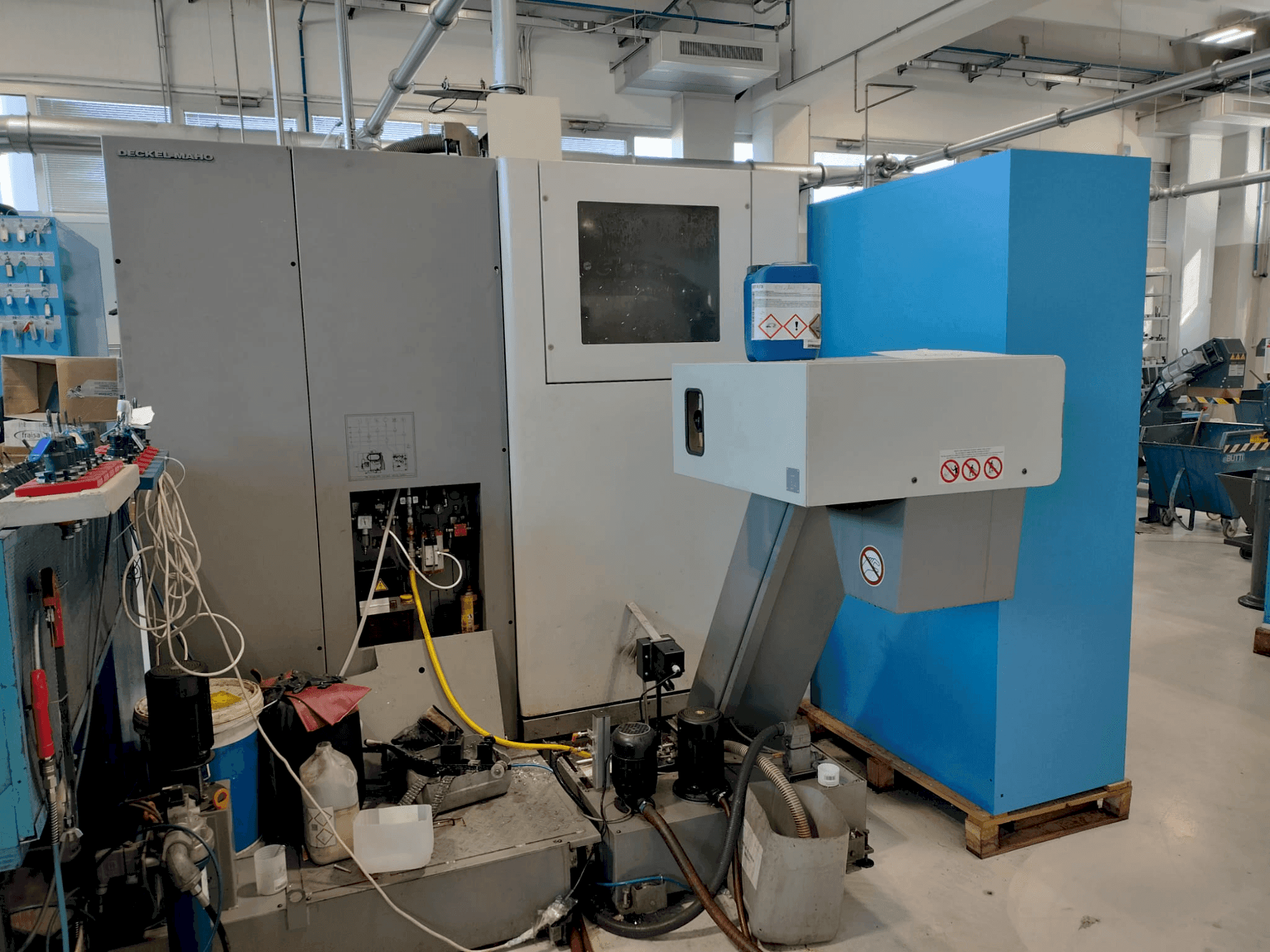 Frontansicht der DMG DECKEL MAHO DMC 635V  Maschine