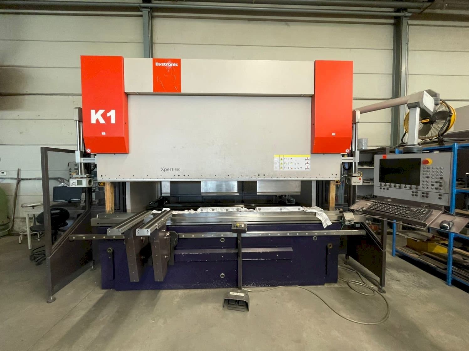 Frontansicht der Bystronic Xpert 150 x 3100  Maschine