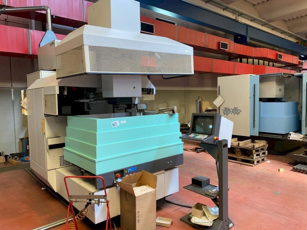 Frontansicht der AGIE AGIETRON INTEGRAL 3  Maschine