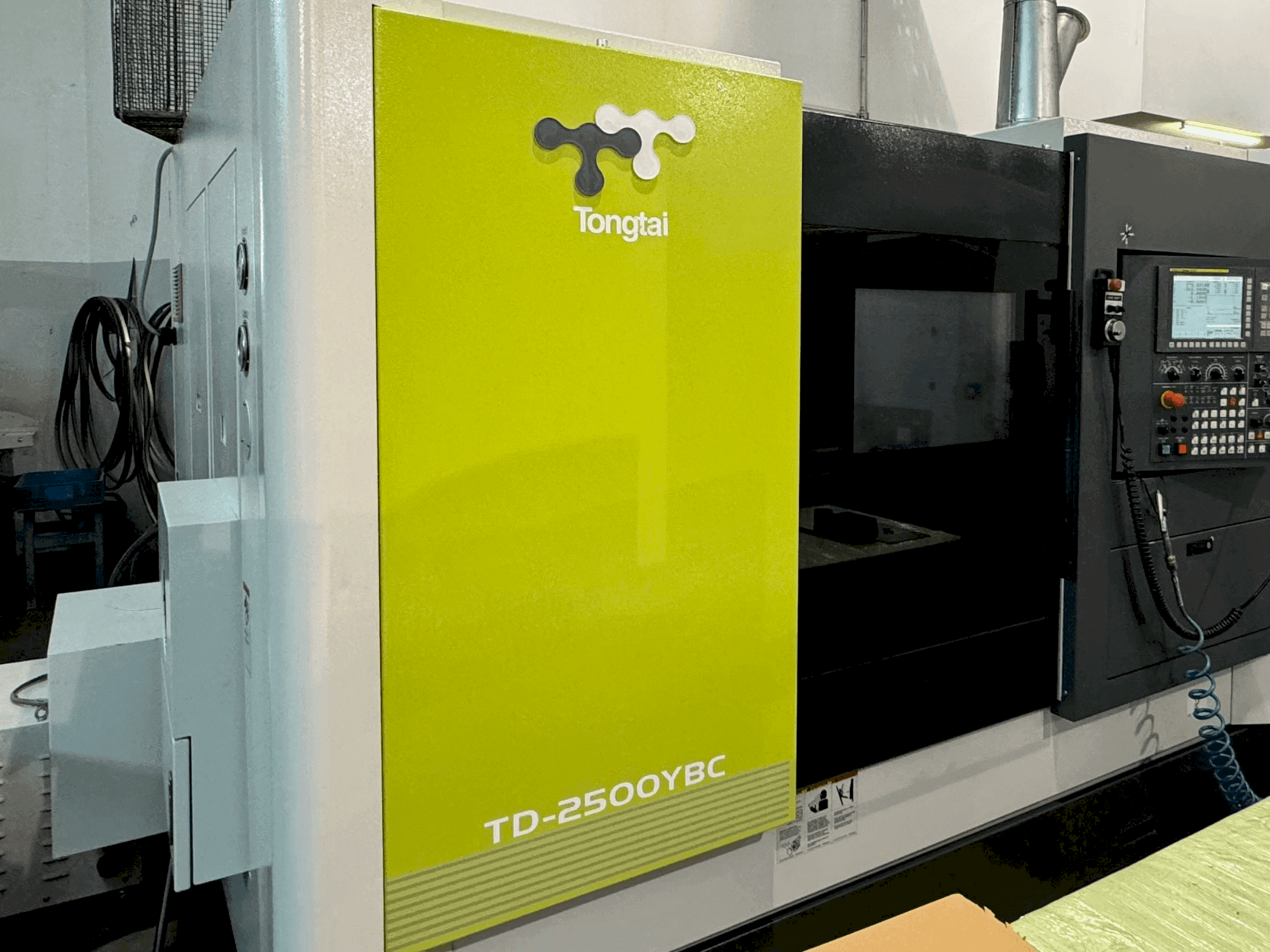 Frontansicht der Tongtai TD-2500YBC  Maschine