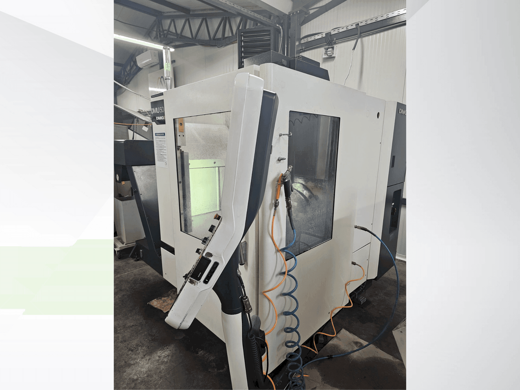 Frontansicht der DMG DECKEL MAHO DMU 50 eco  Maschine