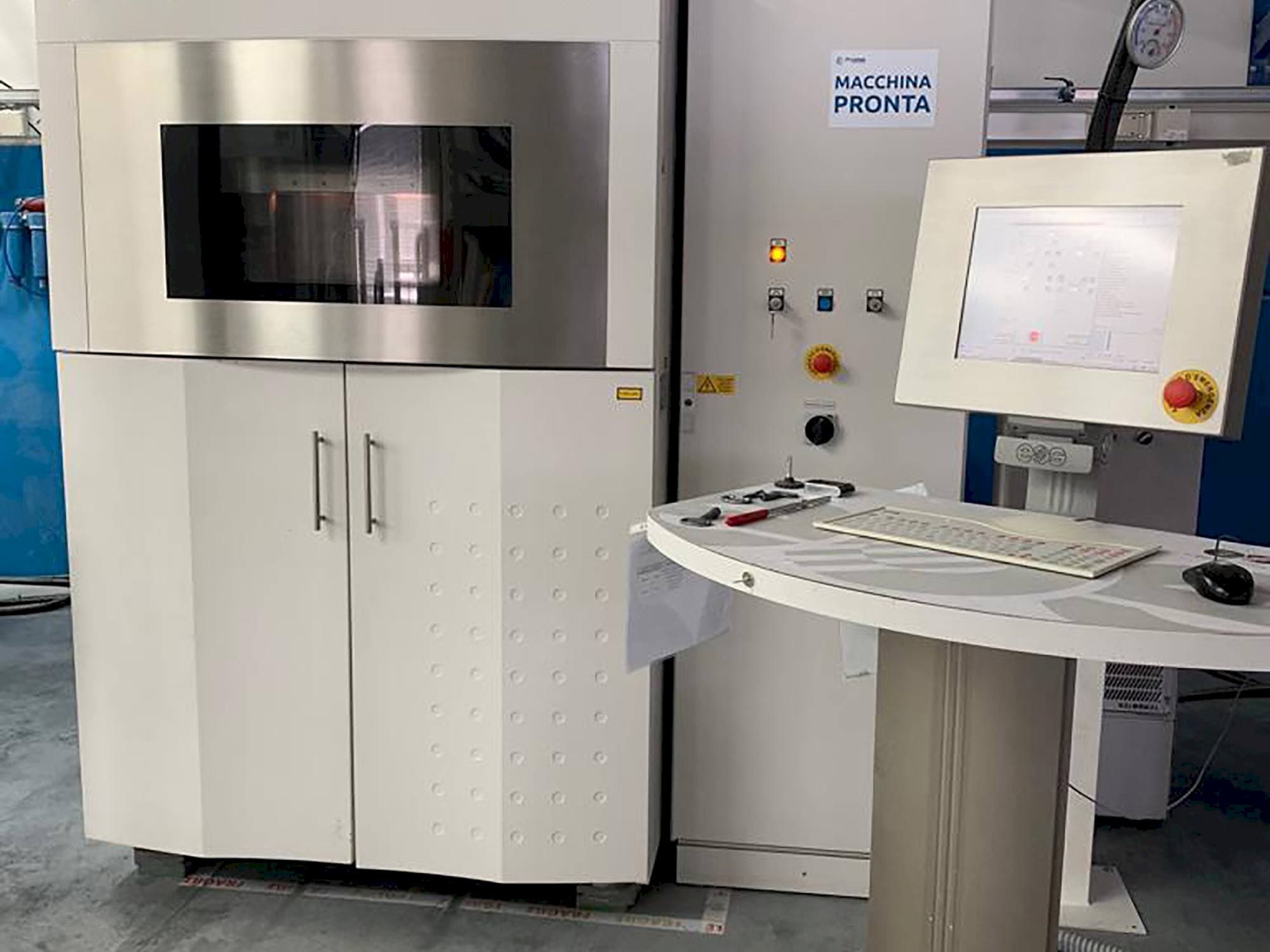 Frontansicht der EOS Eosint P395  Maschine