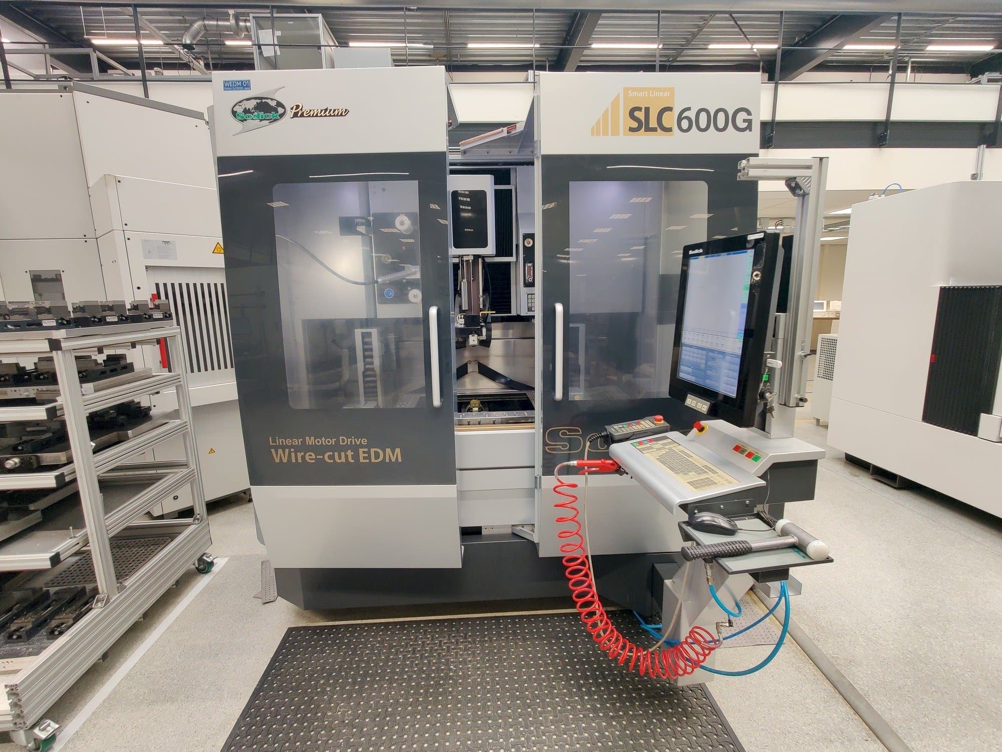 Frontansicht der Sodick SPW600  Maschine