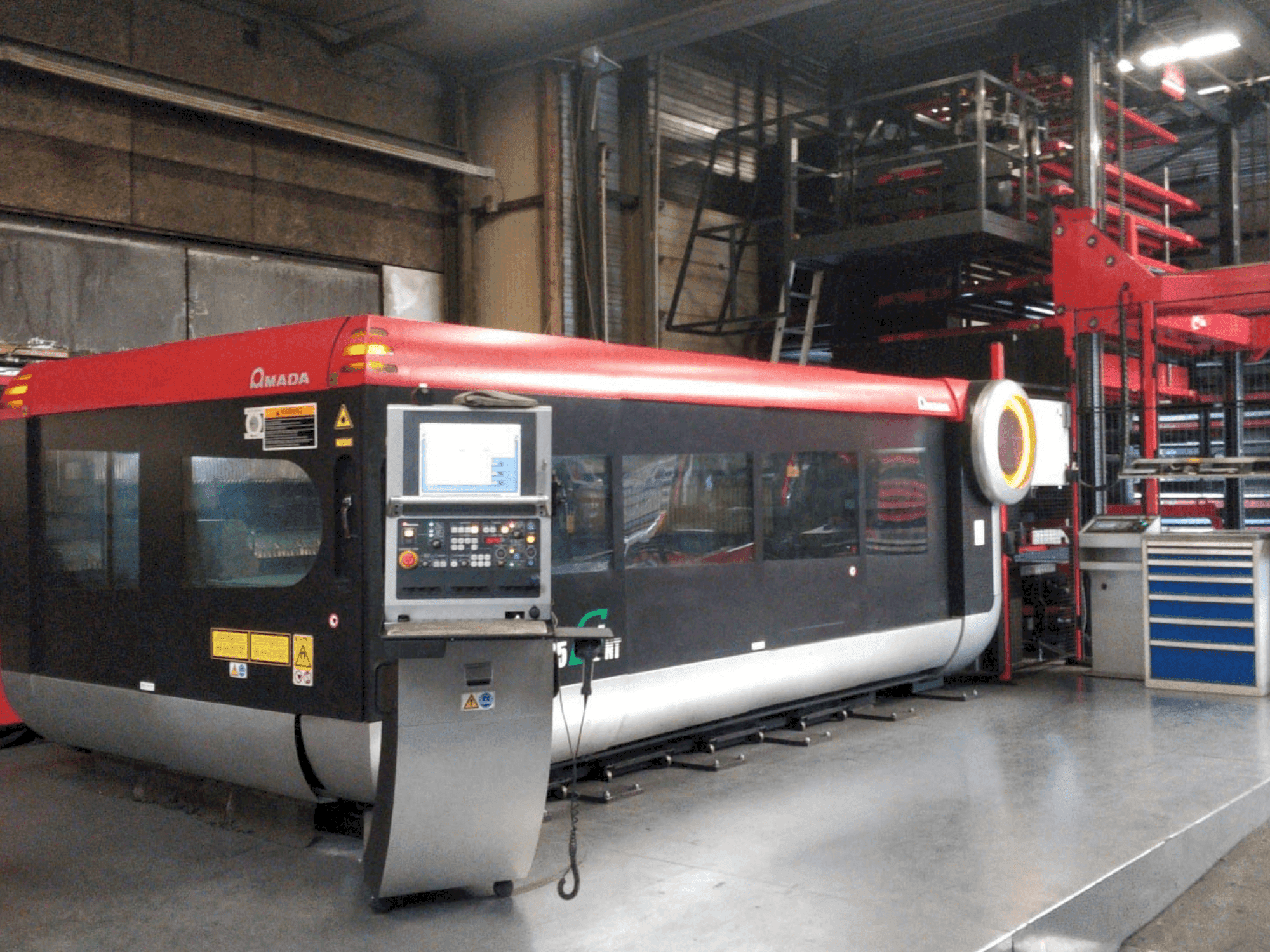 Frontansicht der AMADA LC-3015F1NT 4kW CO2  Maschine