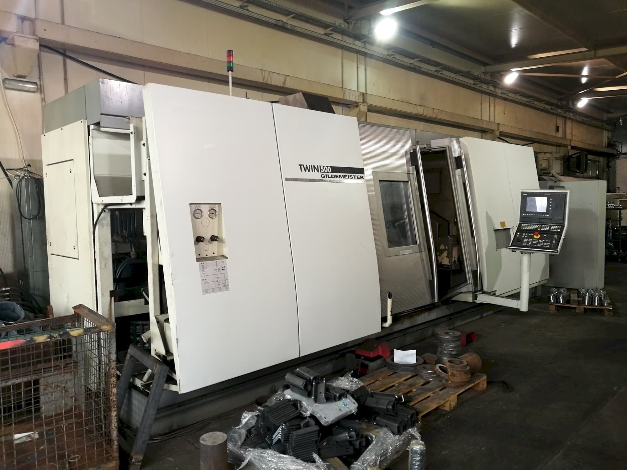 Frontansicht der Gildemeister TWIN 500  Maschine