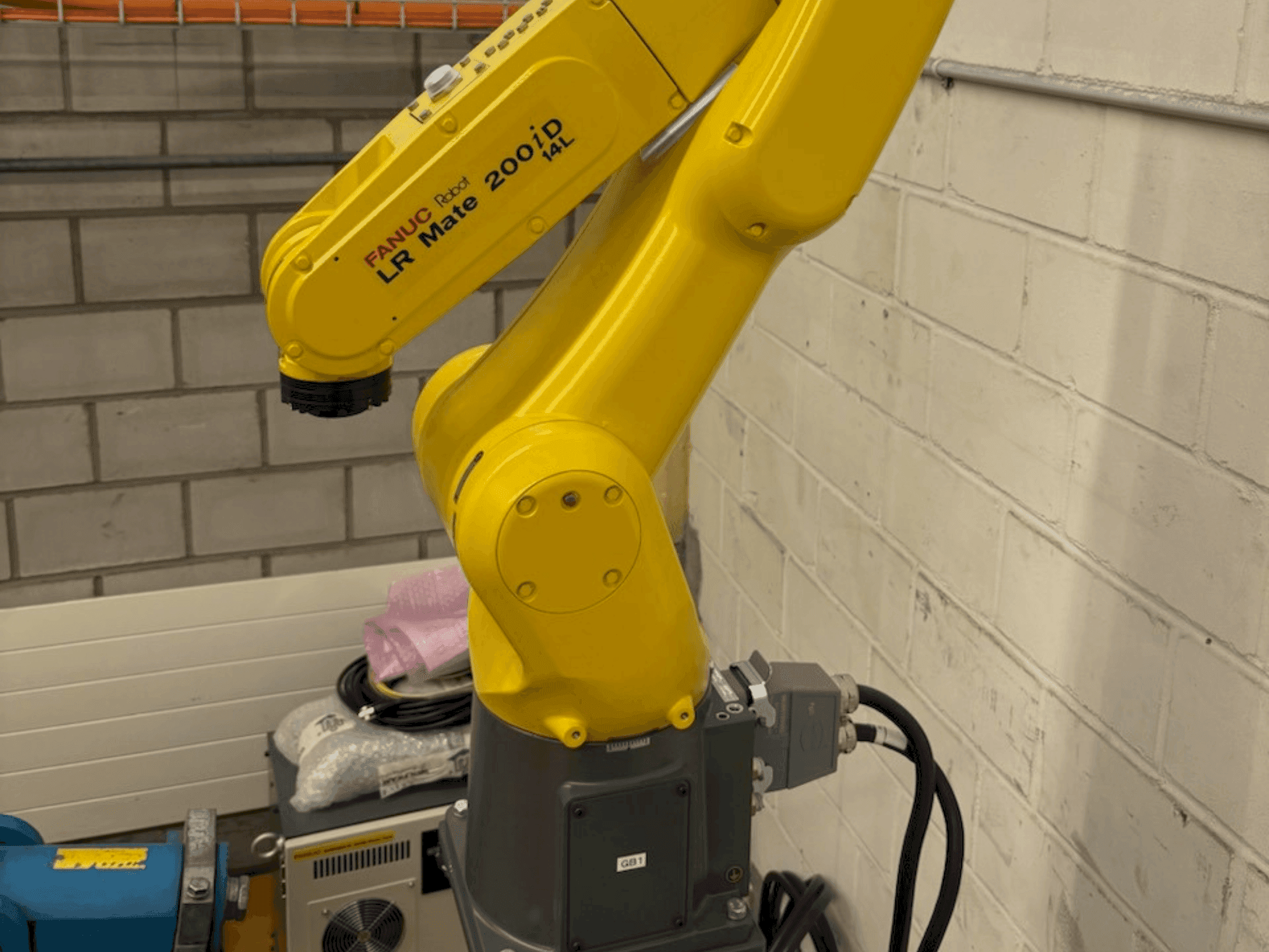 Frontansicht der FANUC LR Mate 200 iD 14L  Maschine