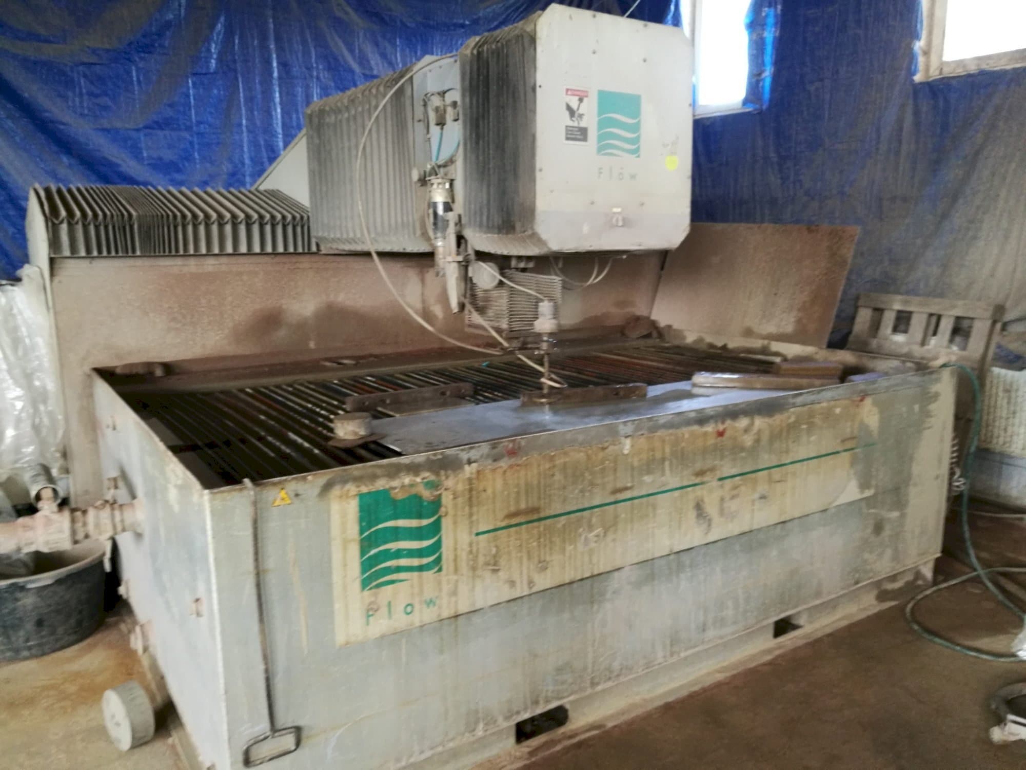 Frontansicht der Flow IFB 2412  Maschine