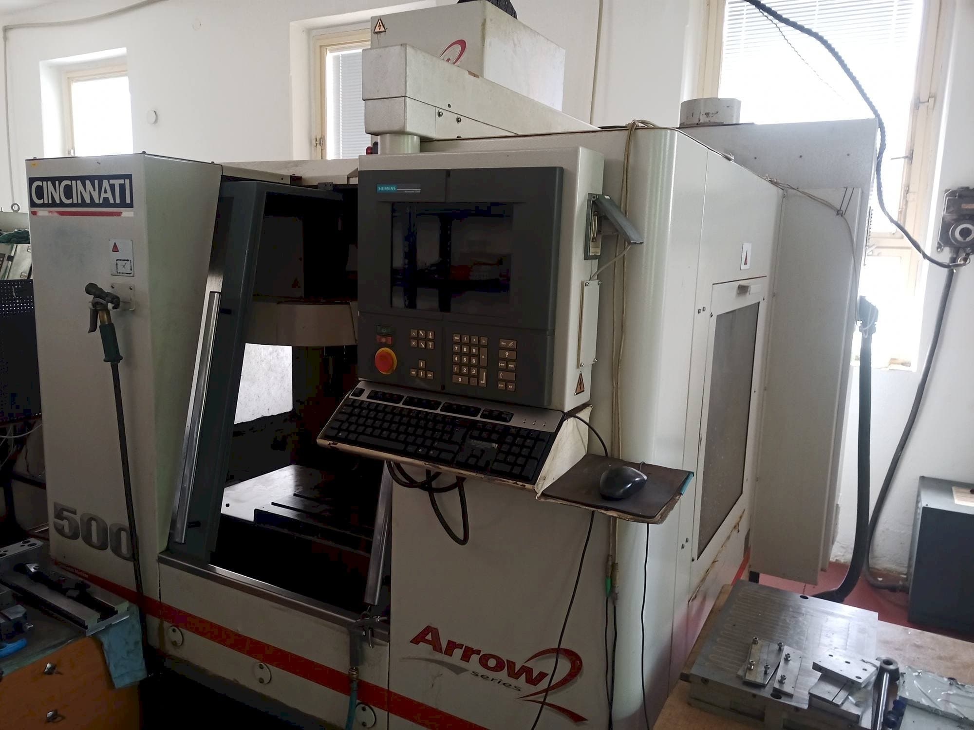 Frontansicht der Cincinnati Arrow 2  Maschine