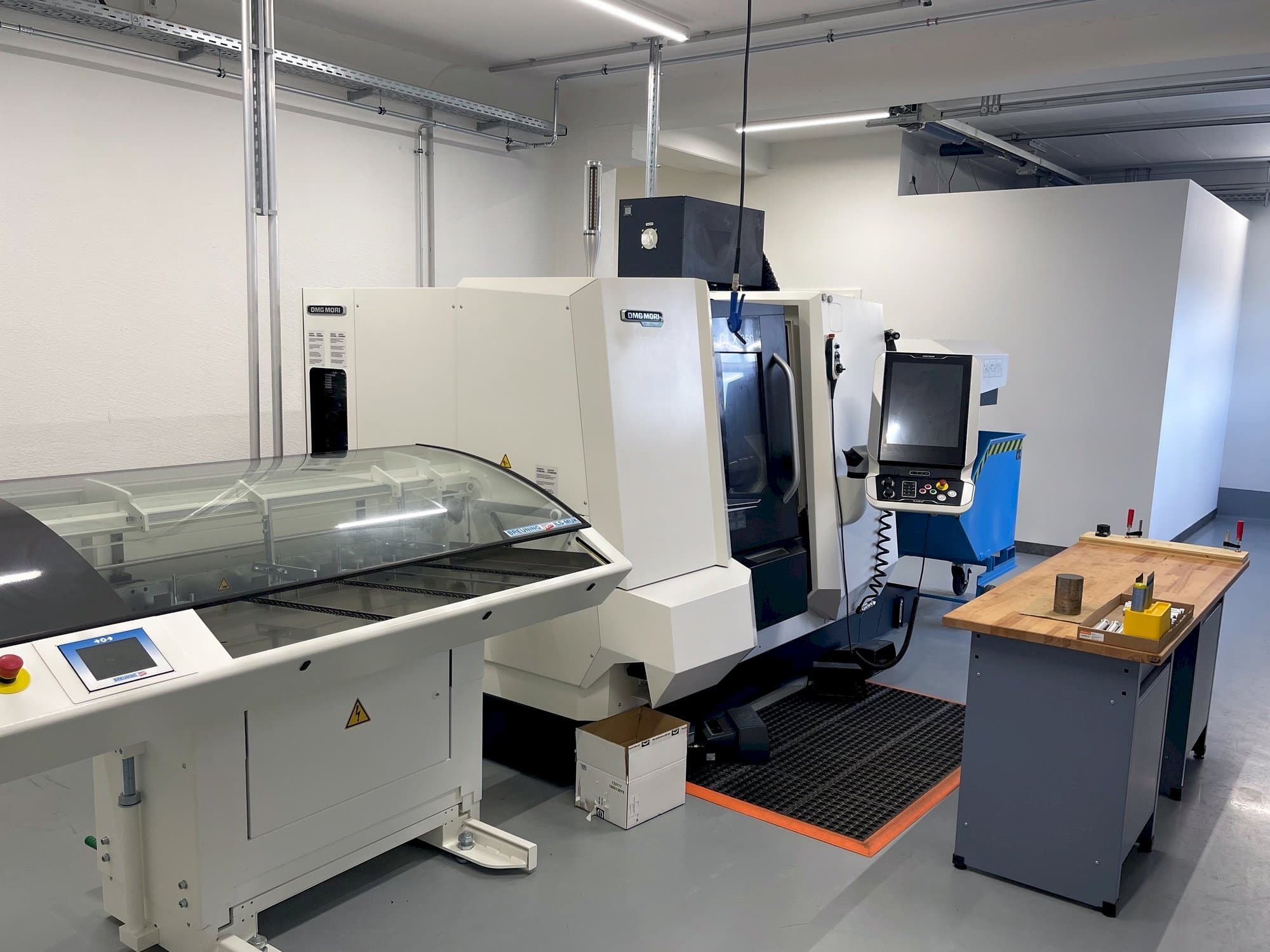 Frontansicht der DMG Mori Seiki CLX 350 V6  Maschine