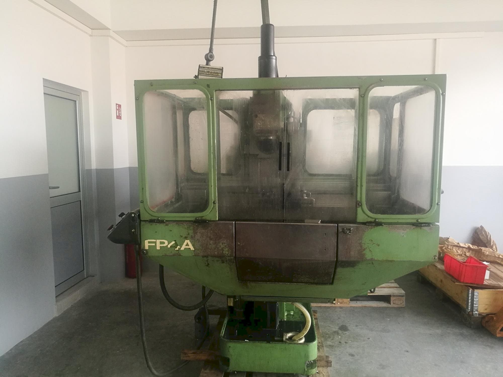 Frontansicht der DECKEL FP4A  Maschine