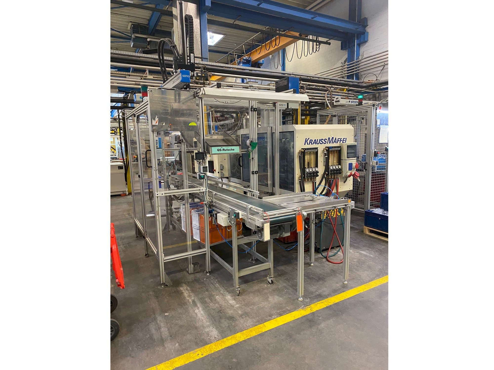 Frontansicht der Krauss Maffei 80-390 C2 Maschine