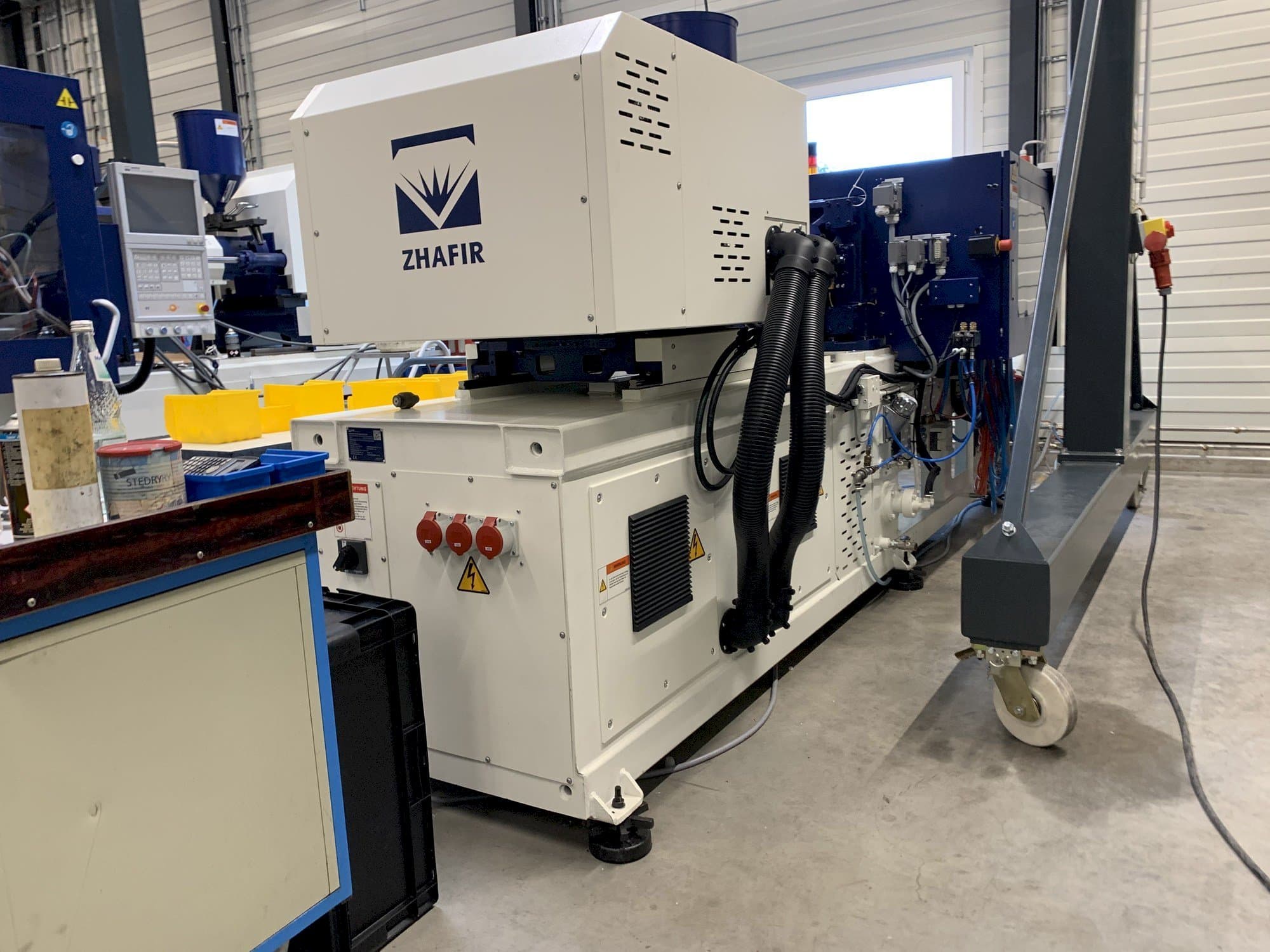 Linke Seitenansicht der ZHAFIR ZERES 600 Haitian  Maschine