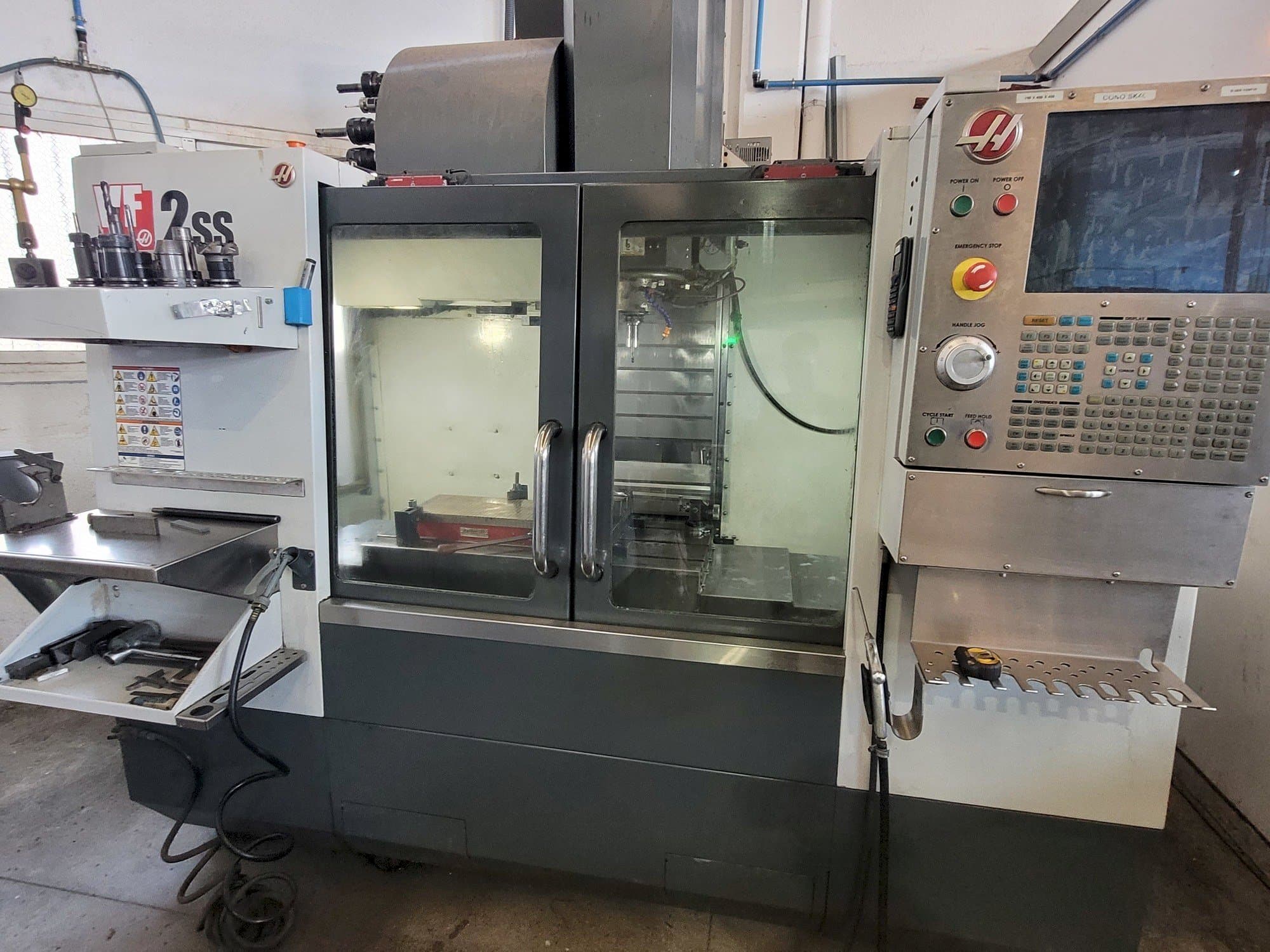 Frontansicht der HAAS VF2SS  Maschine
