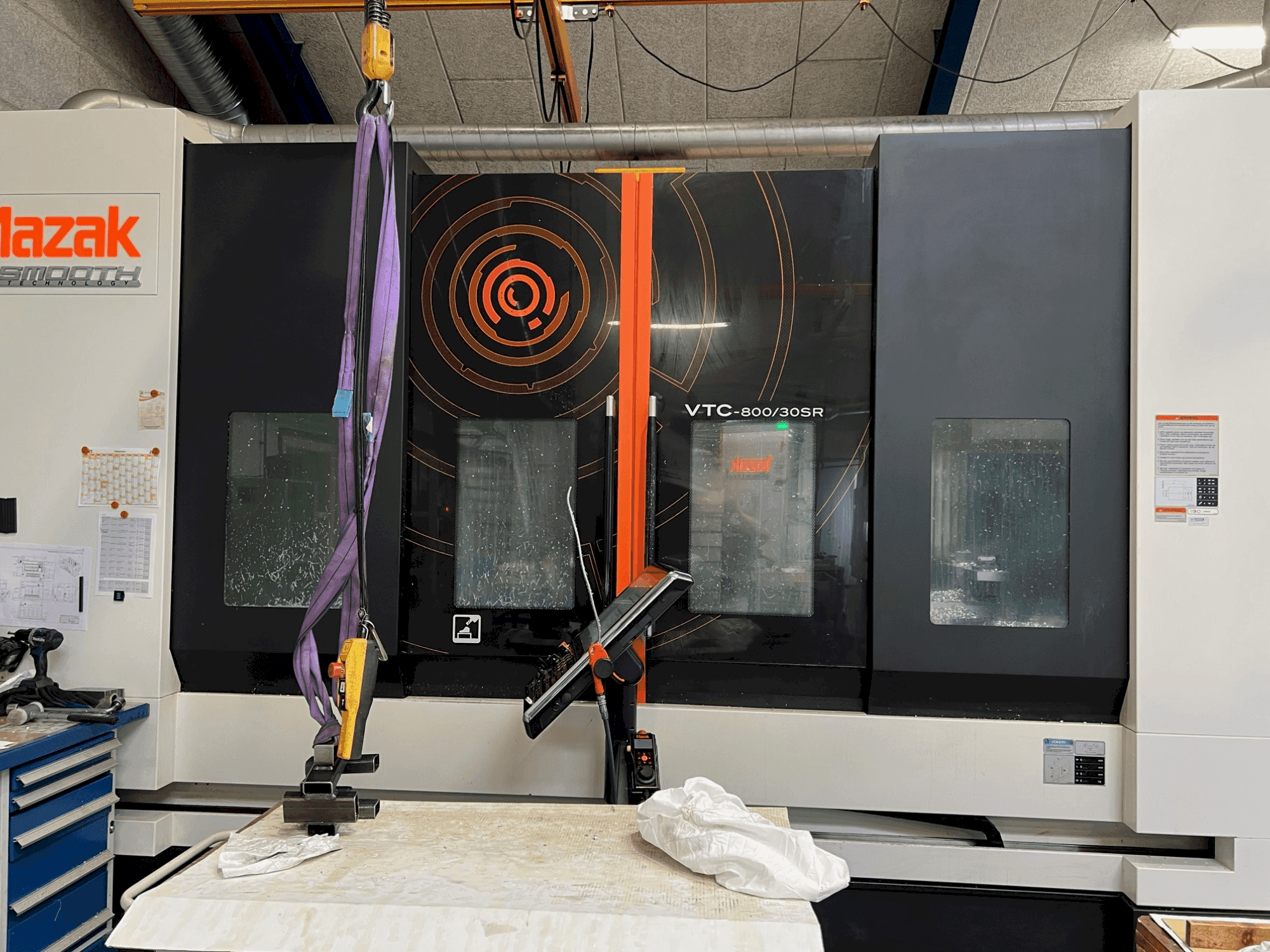 Frontansicht der Mazak VTC 800/30SR  Maschine
