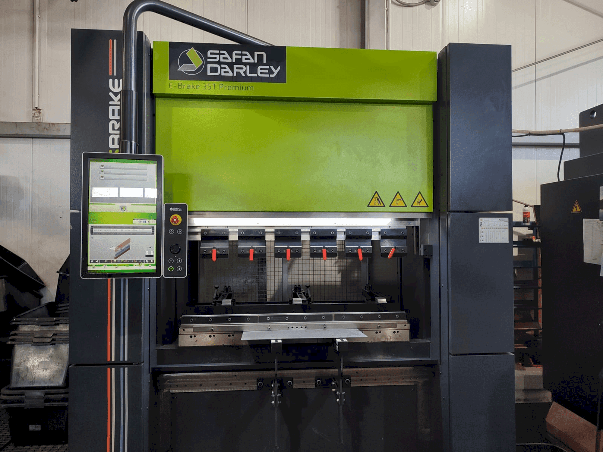 Frontansicht der Safan E-Brake Premium 35-1250  Maschine