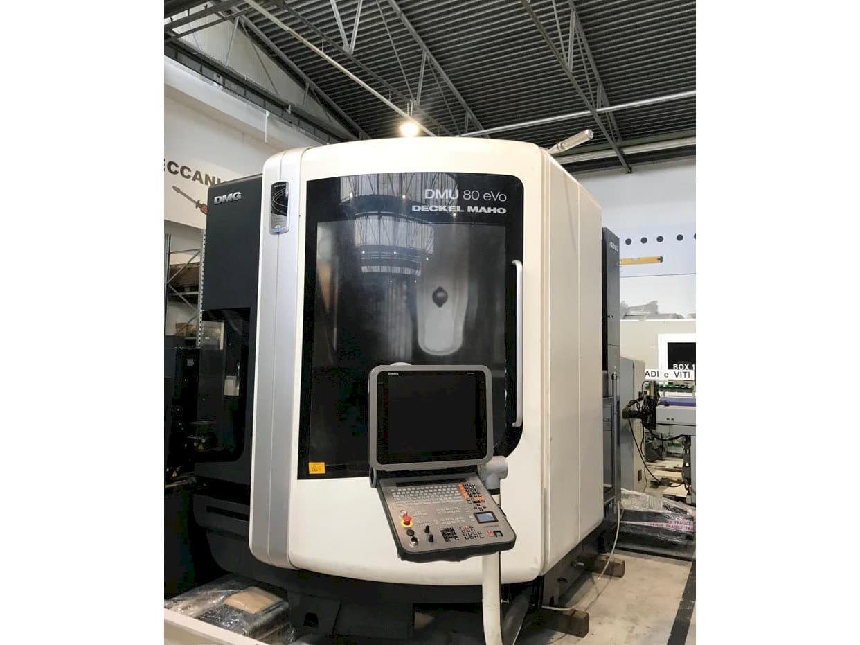 Frontansicht der DMG MORI DMU 80 EVO  Maschine