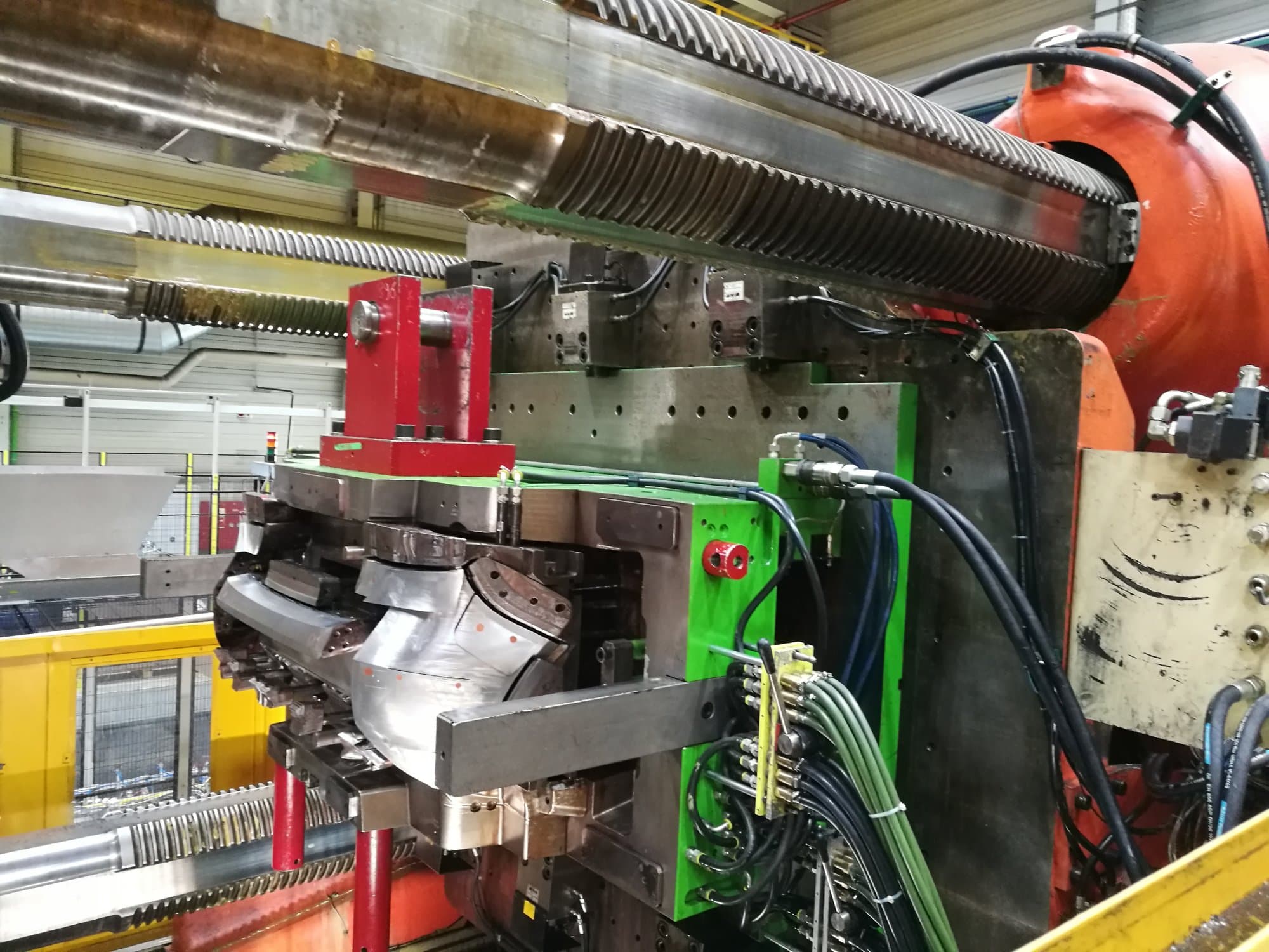 Linke Ansicht der Husky EL 4000 RS 170/145 Maschine