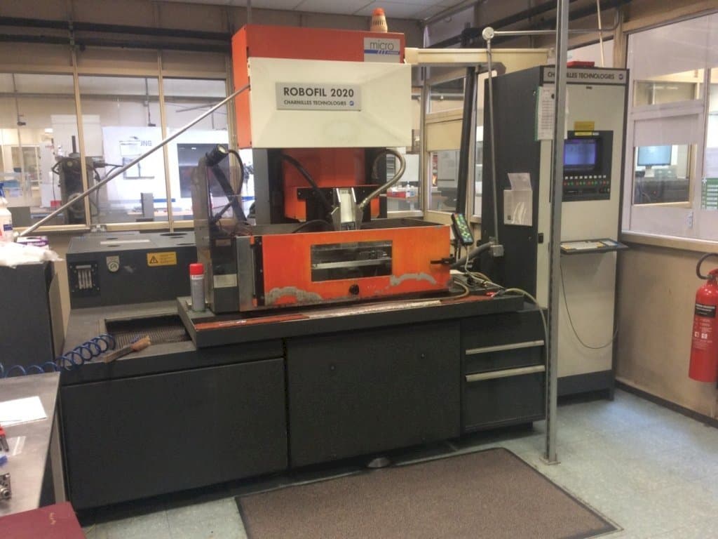 Frontansicht der CHARMILLES Technologies Robofil 2020 - 1  Maschine