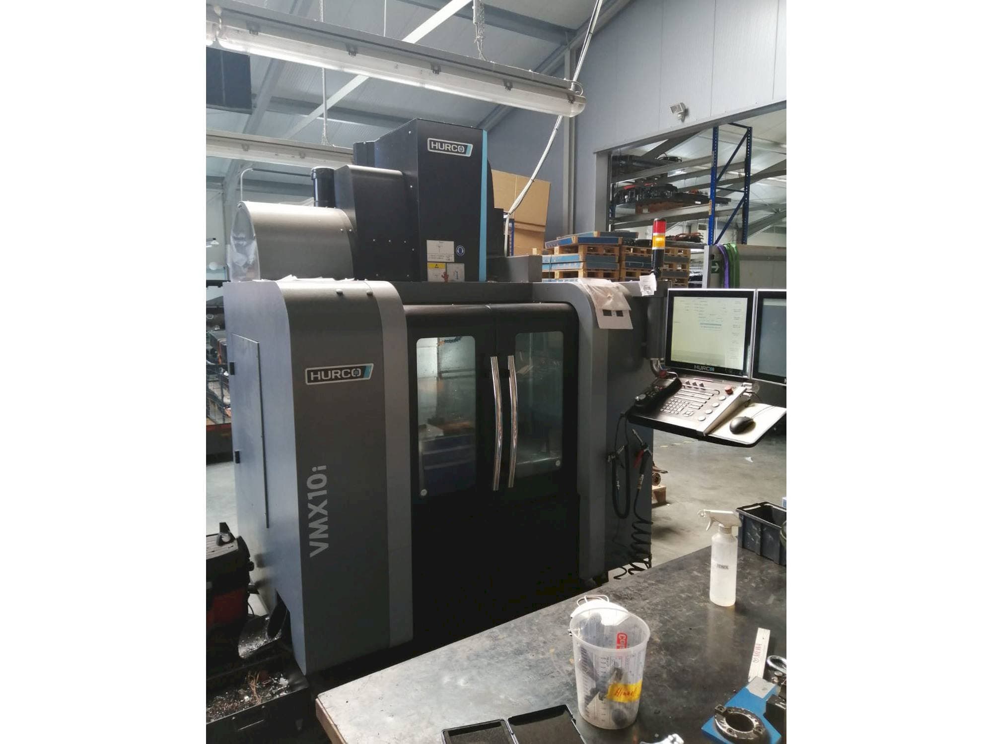 Frontansicht der Hurco VMX10i  Maschine