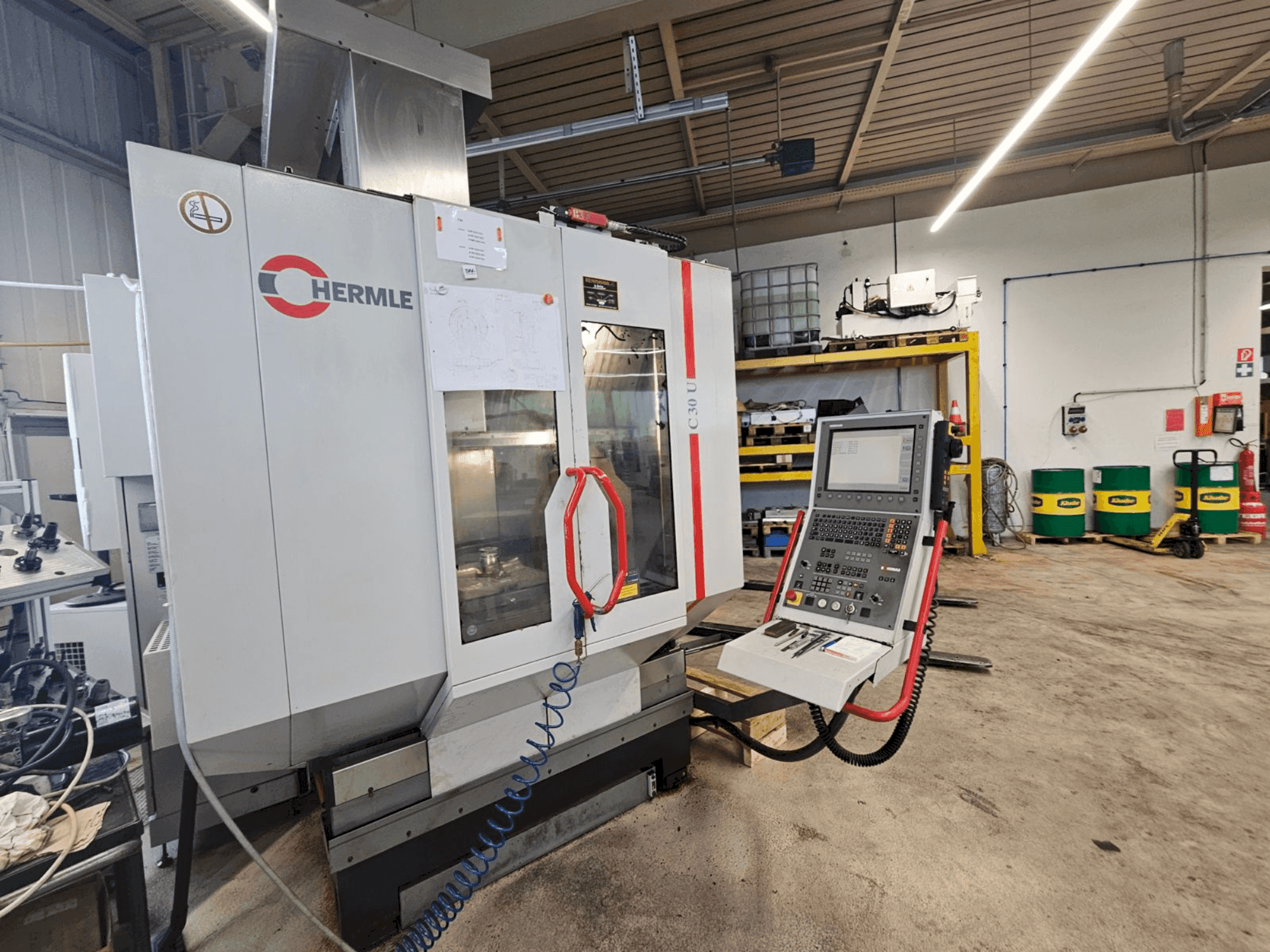 Frontansicht der HERMLE C 30 U  Maschine