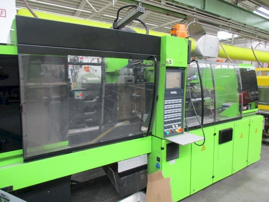 Frontansicht der ENGEL Victory 500-110 Tech  Maschine