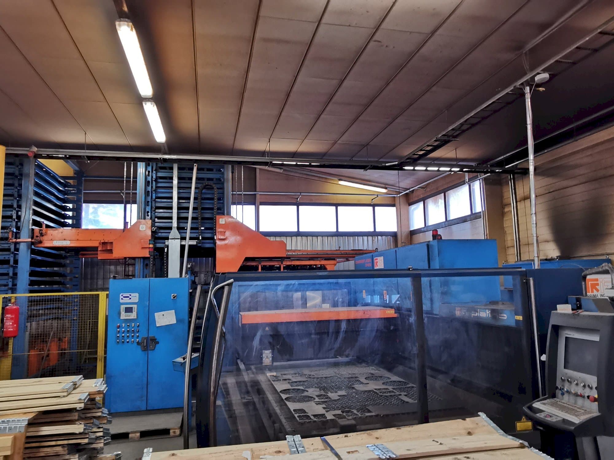 Frontansicht der Prima Industrie Platino 1530  Maschine