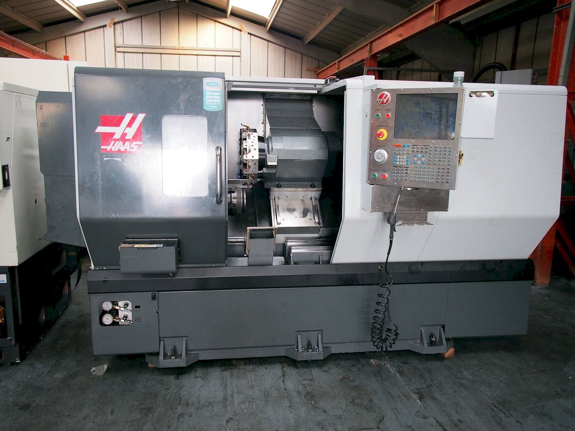 Frontansicht der HAAS ST-30  Maschine