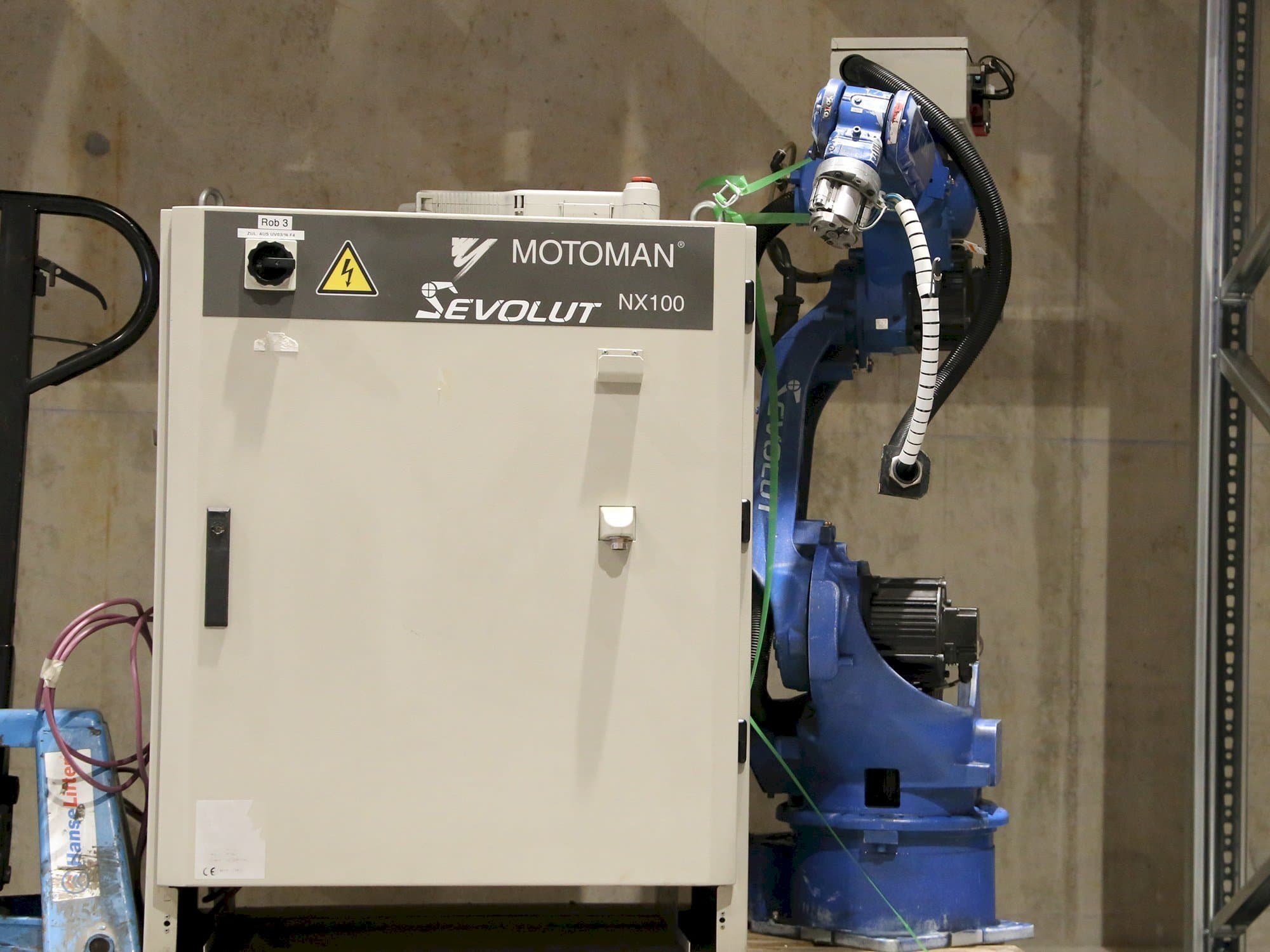 Frontansicht der Yaskawa Motoman HP6  Maschine