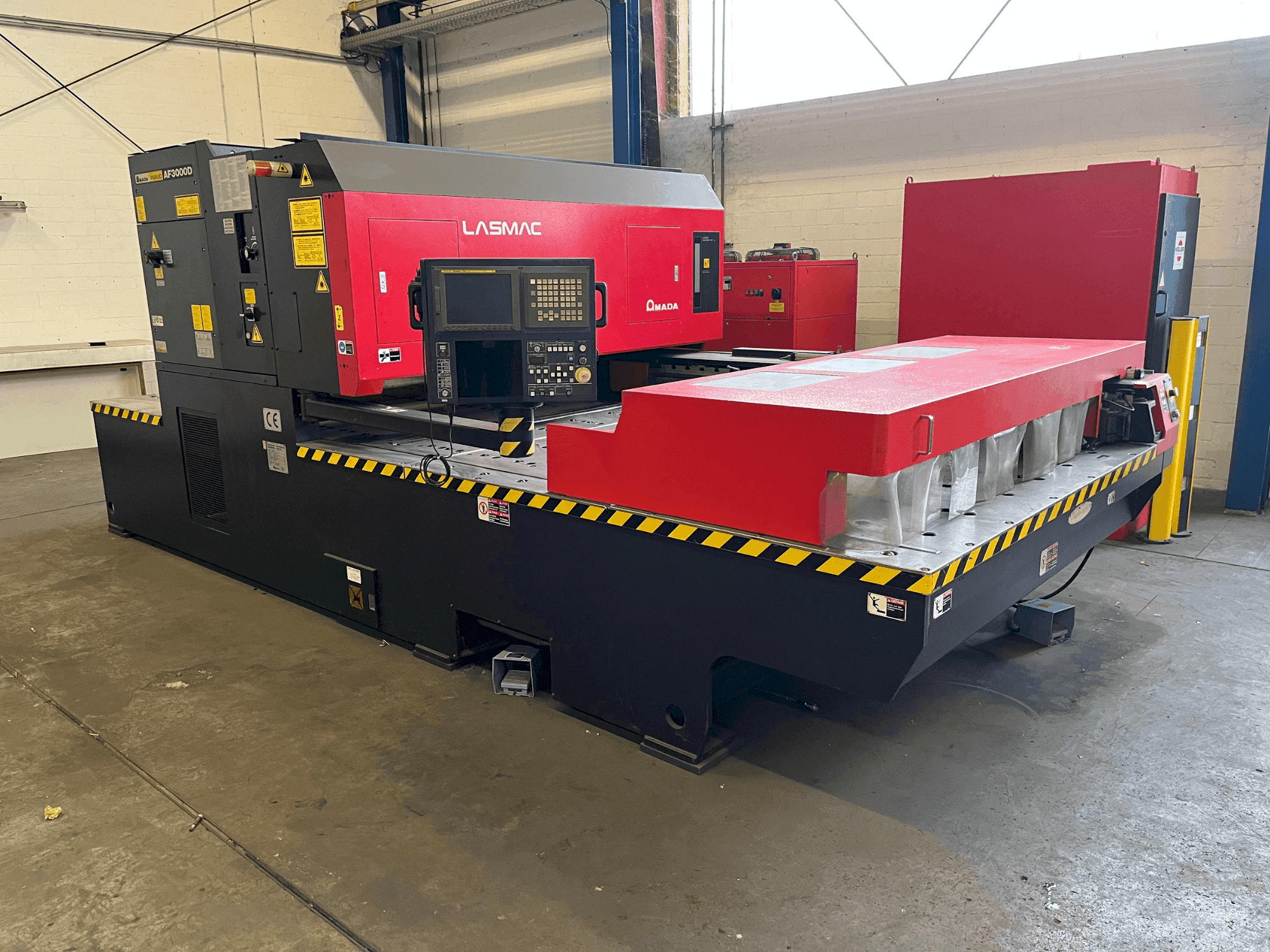 Frontansicht der AMADA LC-2415 A3  Maschine