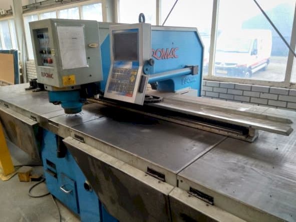 Frontansicht der Euromac CX 1000/30  Maschine